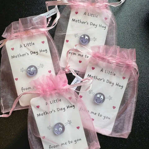 Pebble Hug Mothers Day Gift Card