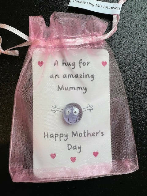 Pebble Hug Mothers Day Gift Card - Image 5