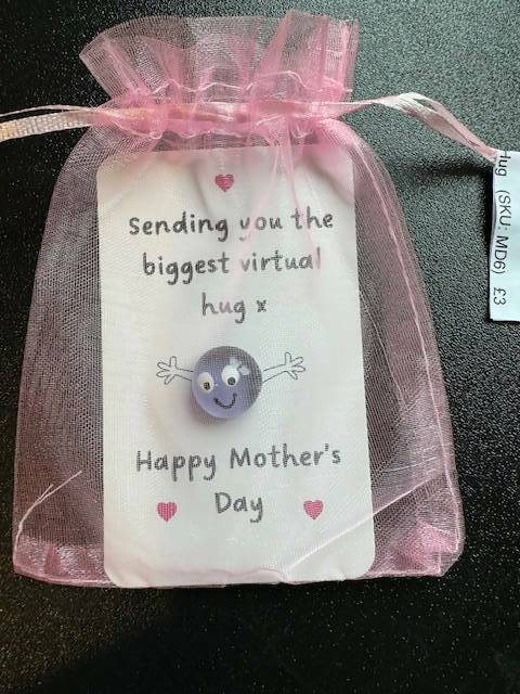 Pebble Hug Mothers Day Gift Card - Image 7