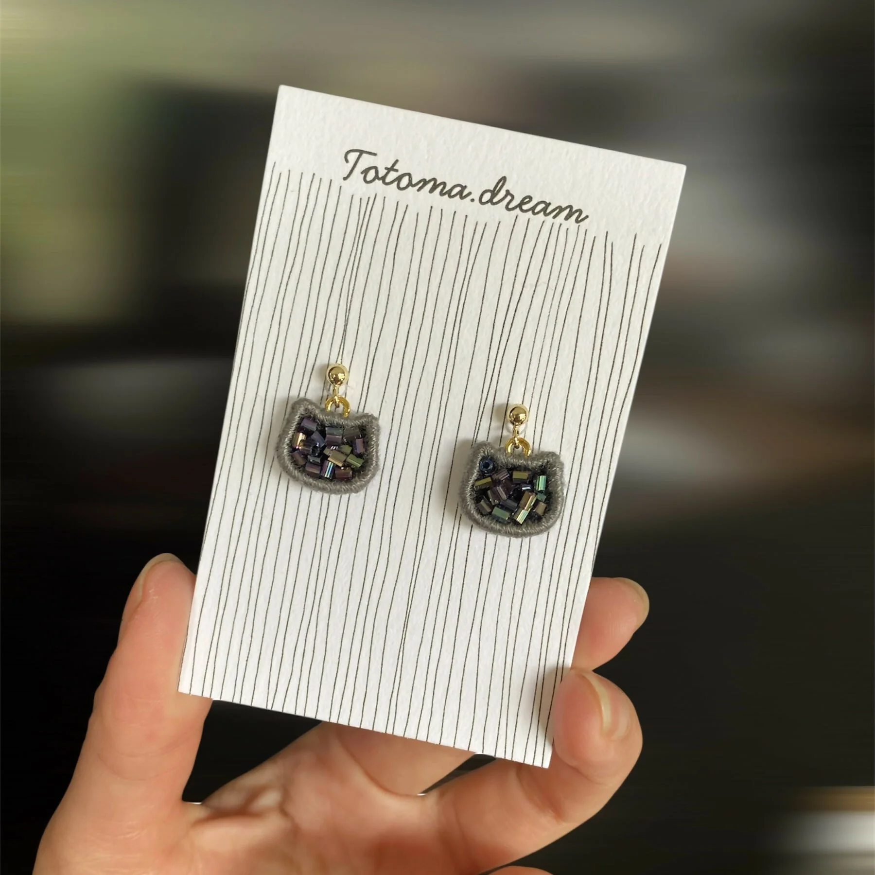 Pendant Crystal Embroidery Earrings (Cat) - Image 3