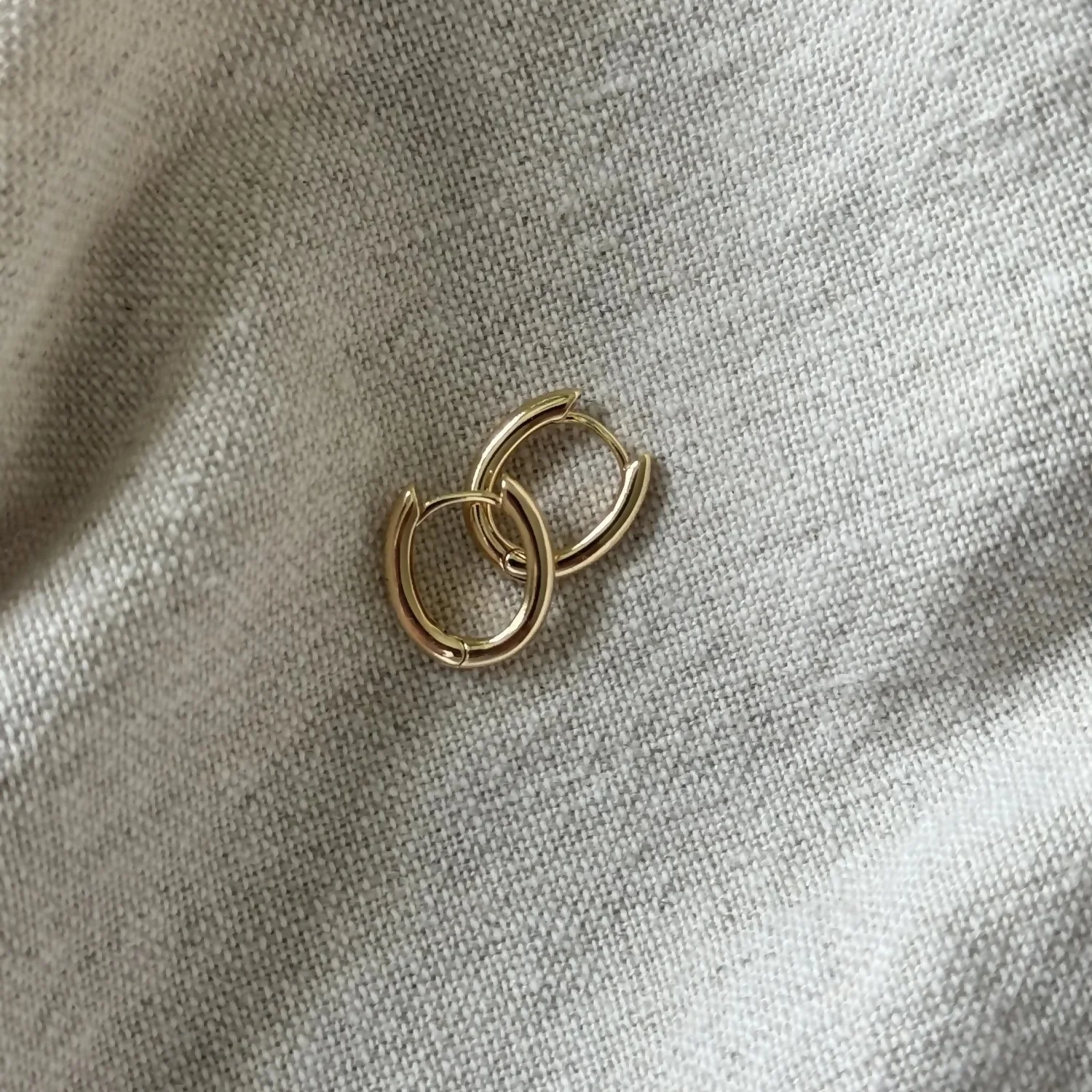 Penelope / Mini Gold Oval Hoop Earrings