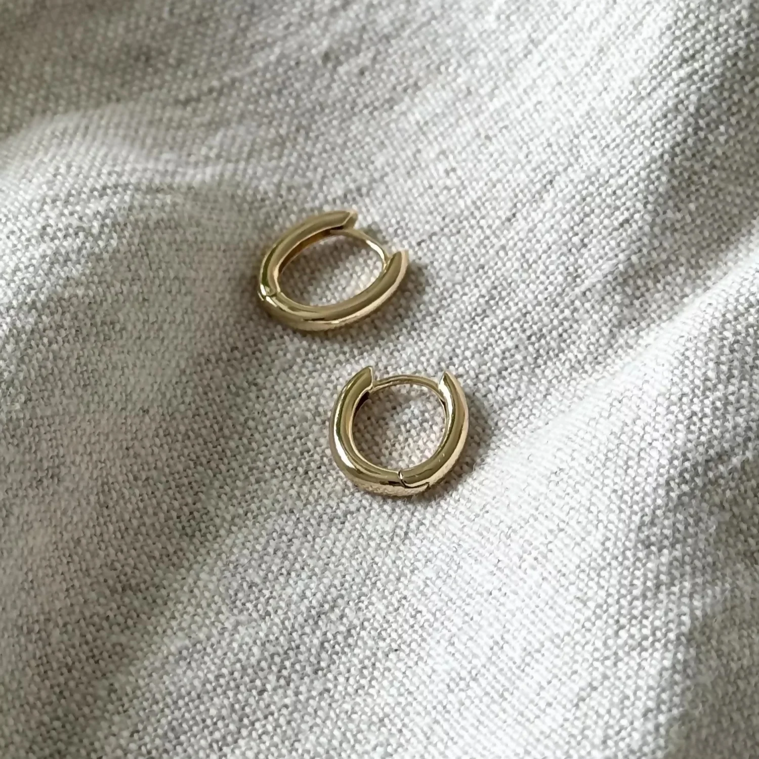Penelope / Mini Gold Oval Hoop Earrings - Image 2