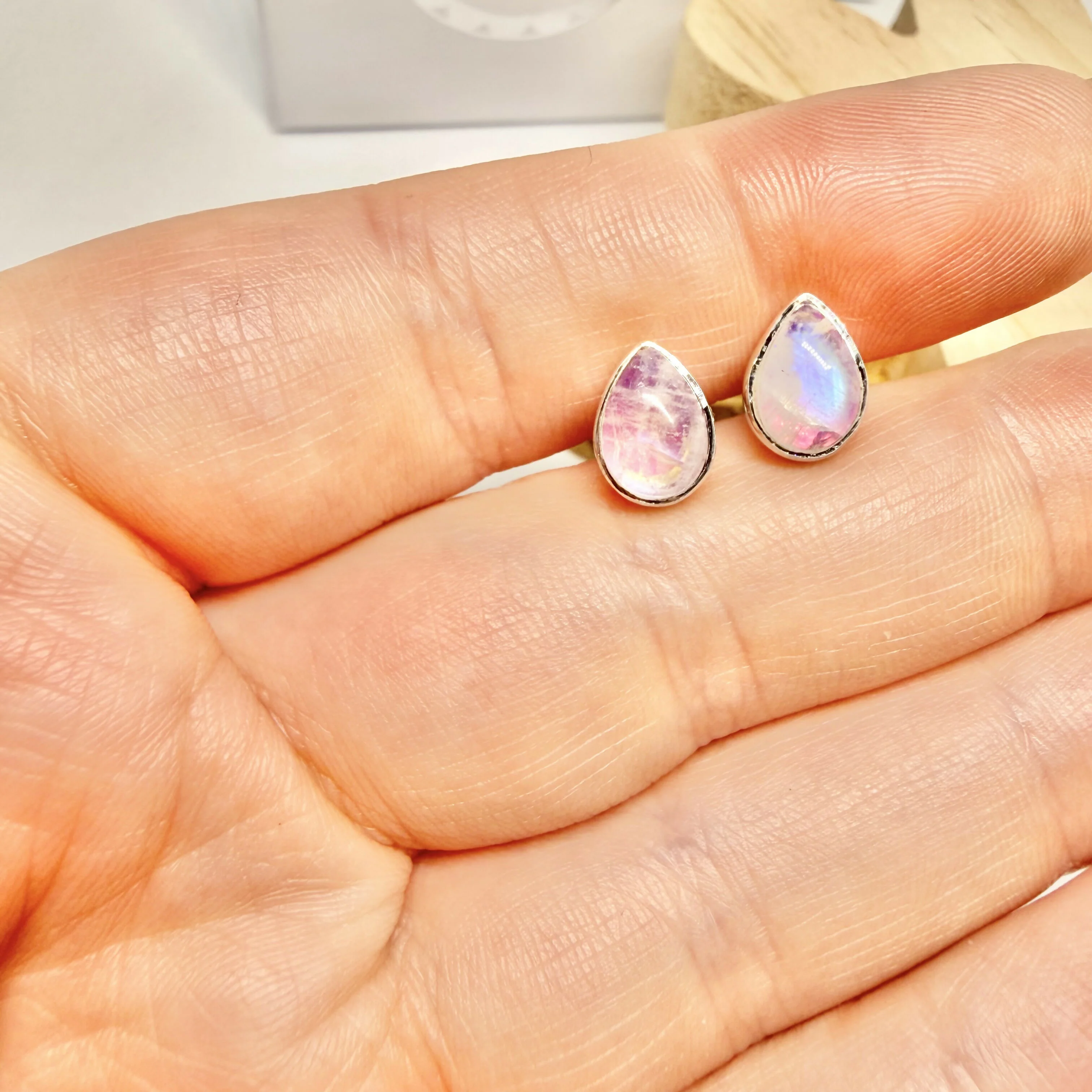 PINK MOONSTONE STUD EARRINGS - Image 3