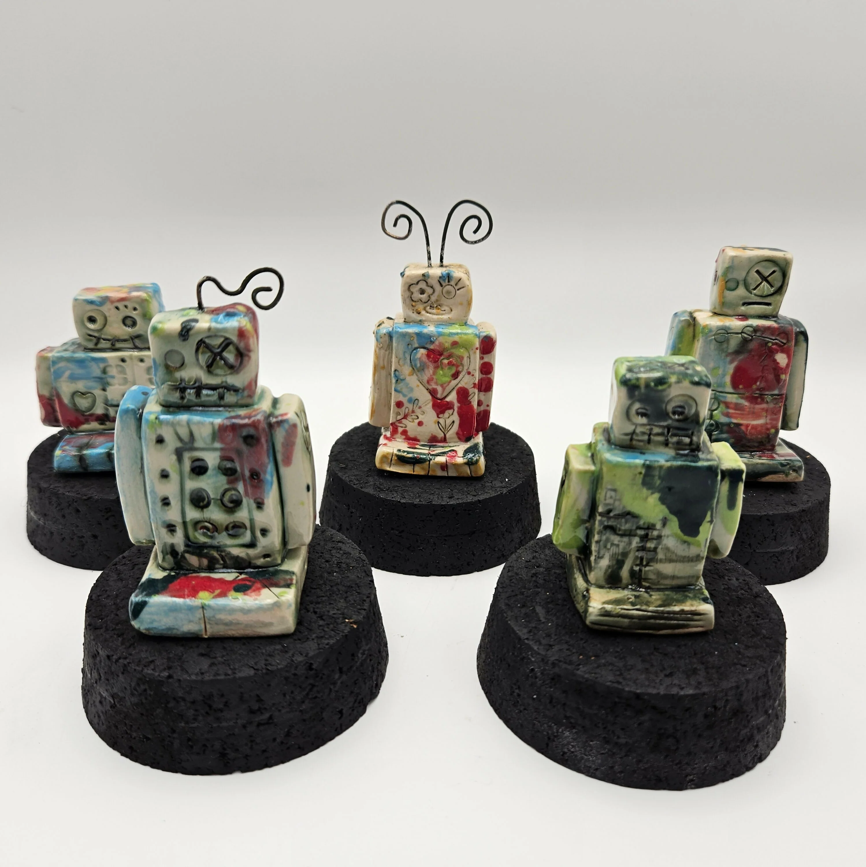 QUIKRY CERAMIC 'MINIBOTS' IN A GLASS CLOCHE - Image 2