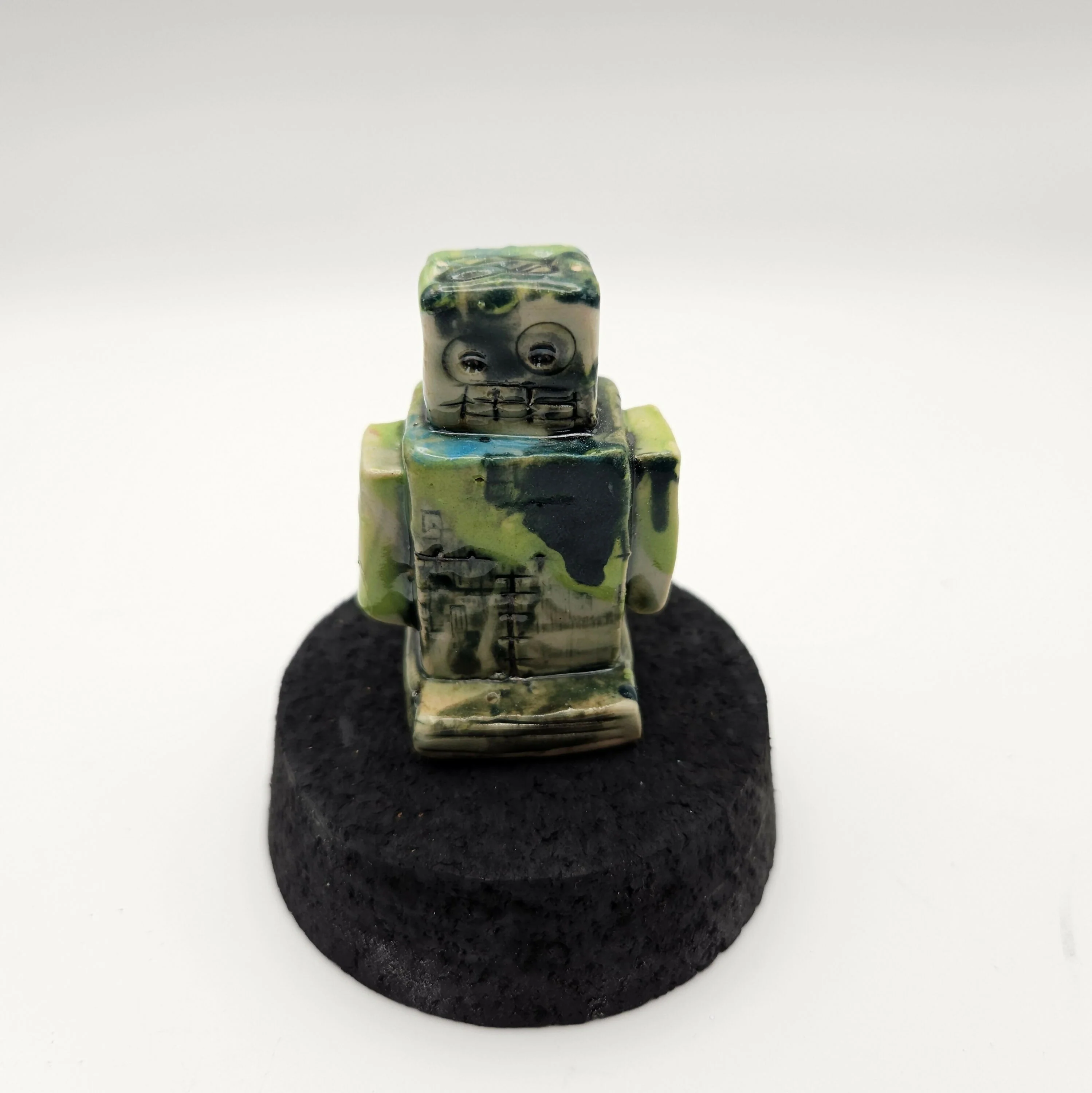 QUIKRY CERAMIC 'MINIBOTS' IN A GLASS CLOCHE - Image 6