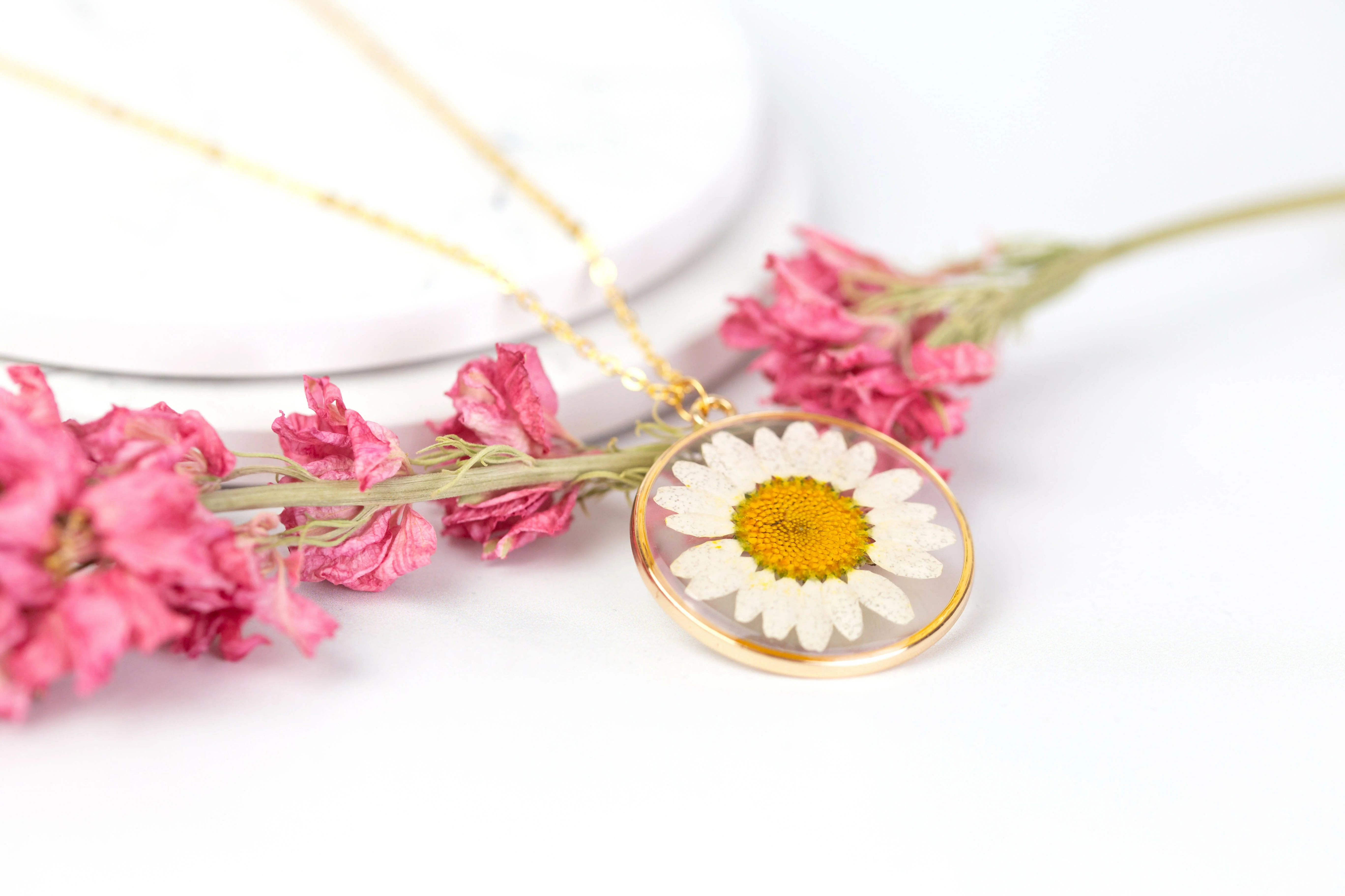 Real Daisy Necklace Gold Plated - Image 4