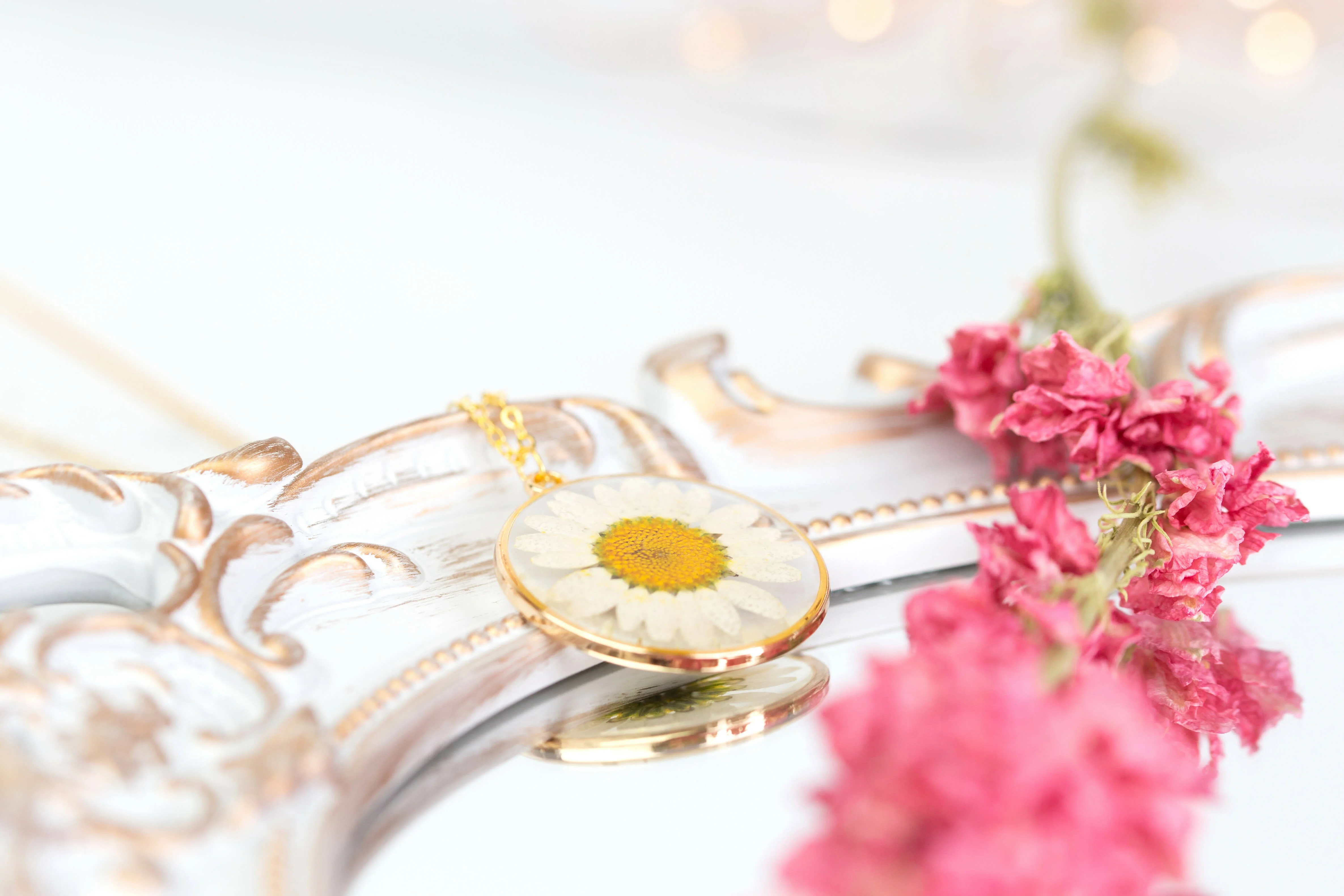 Real Daisy Necklace Gold Plated - Image 6