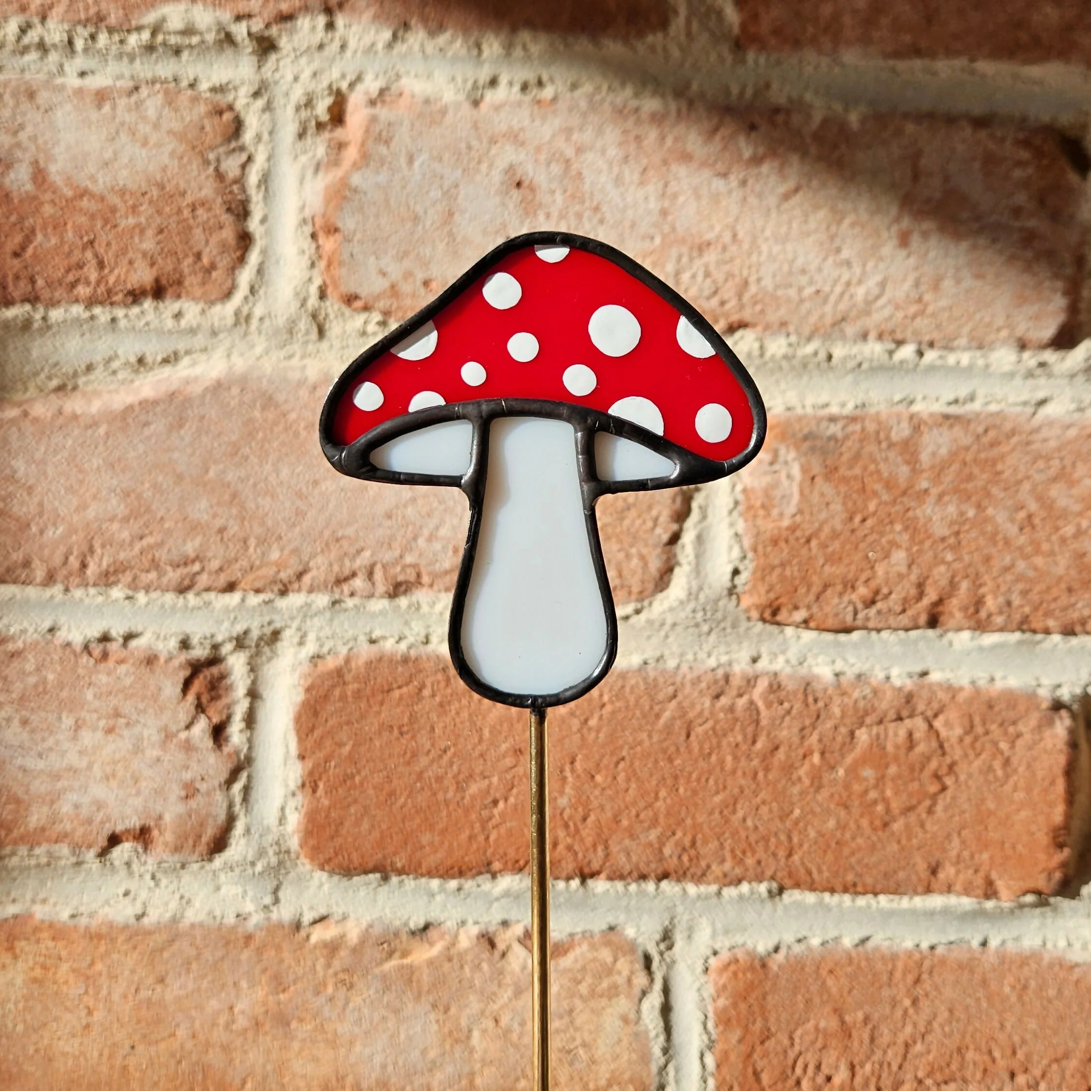 Red Spotted Mushroom Stained Glass Plantstake - Image 3
