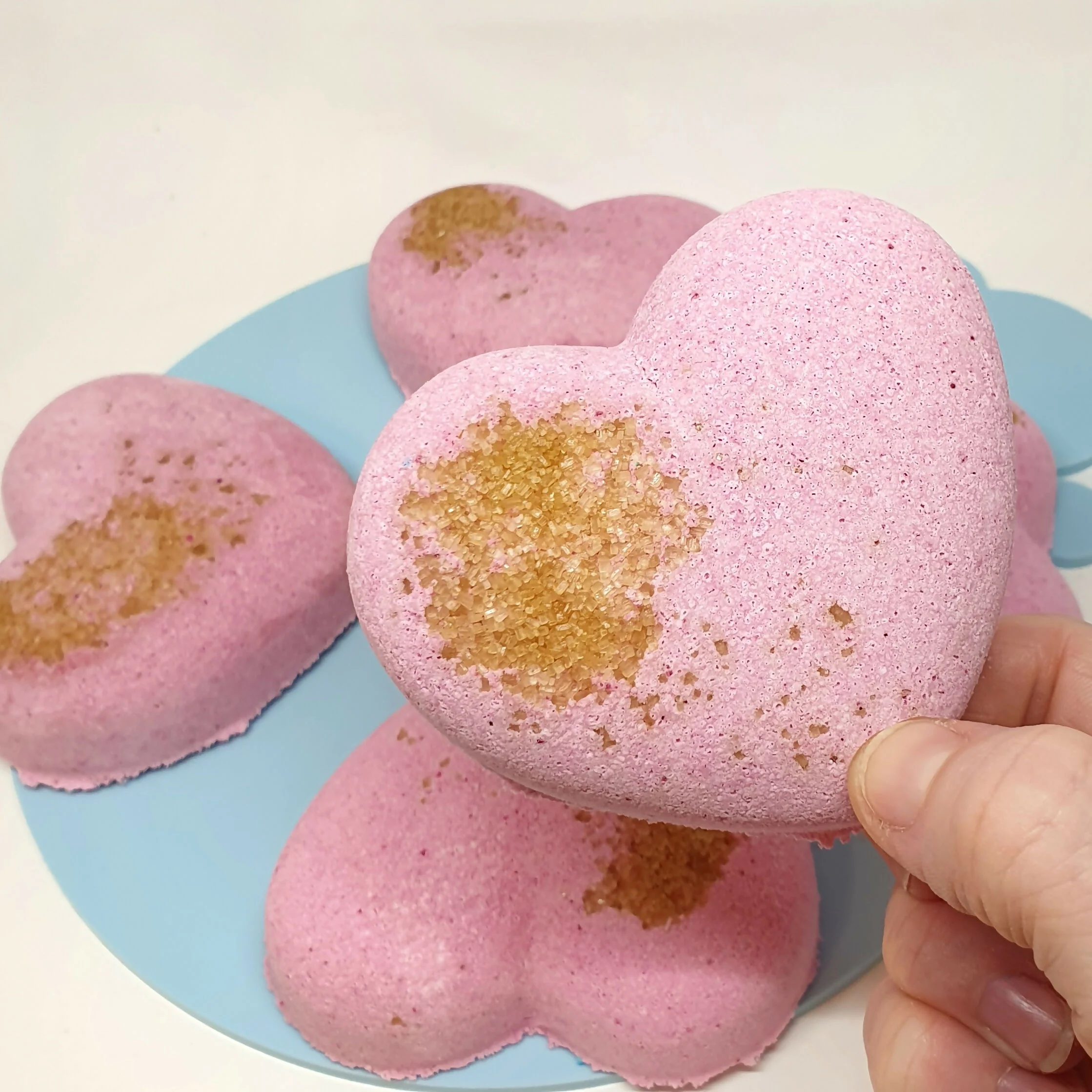 Rhubarb Crumble Sweet Heart Bath Bomb - Image 2