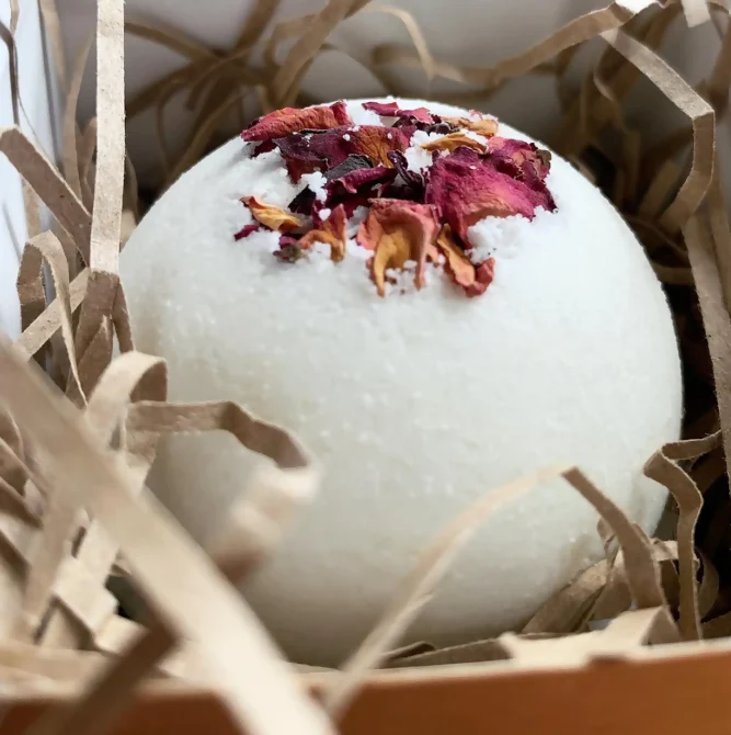 Rose Luxury Aromatherapy Bath Bomb - Image 2