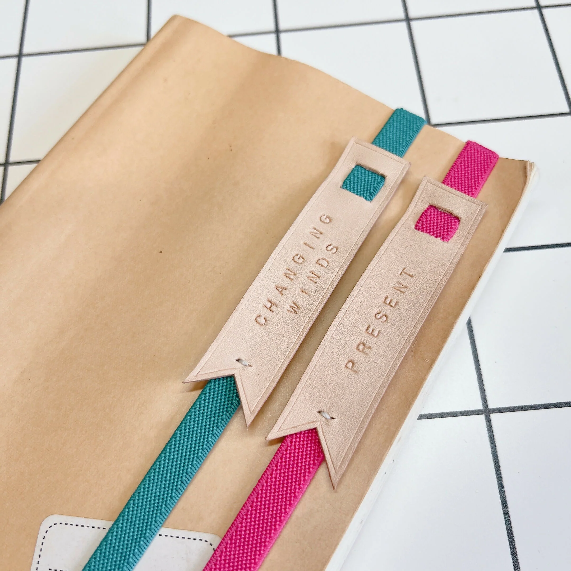 Rubber Strap Leather Elastic Bookmark - ETERNITY - Image 3