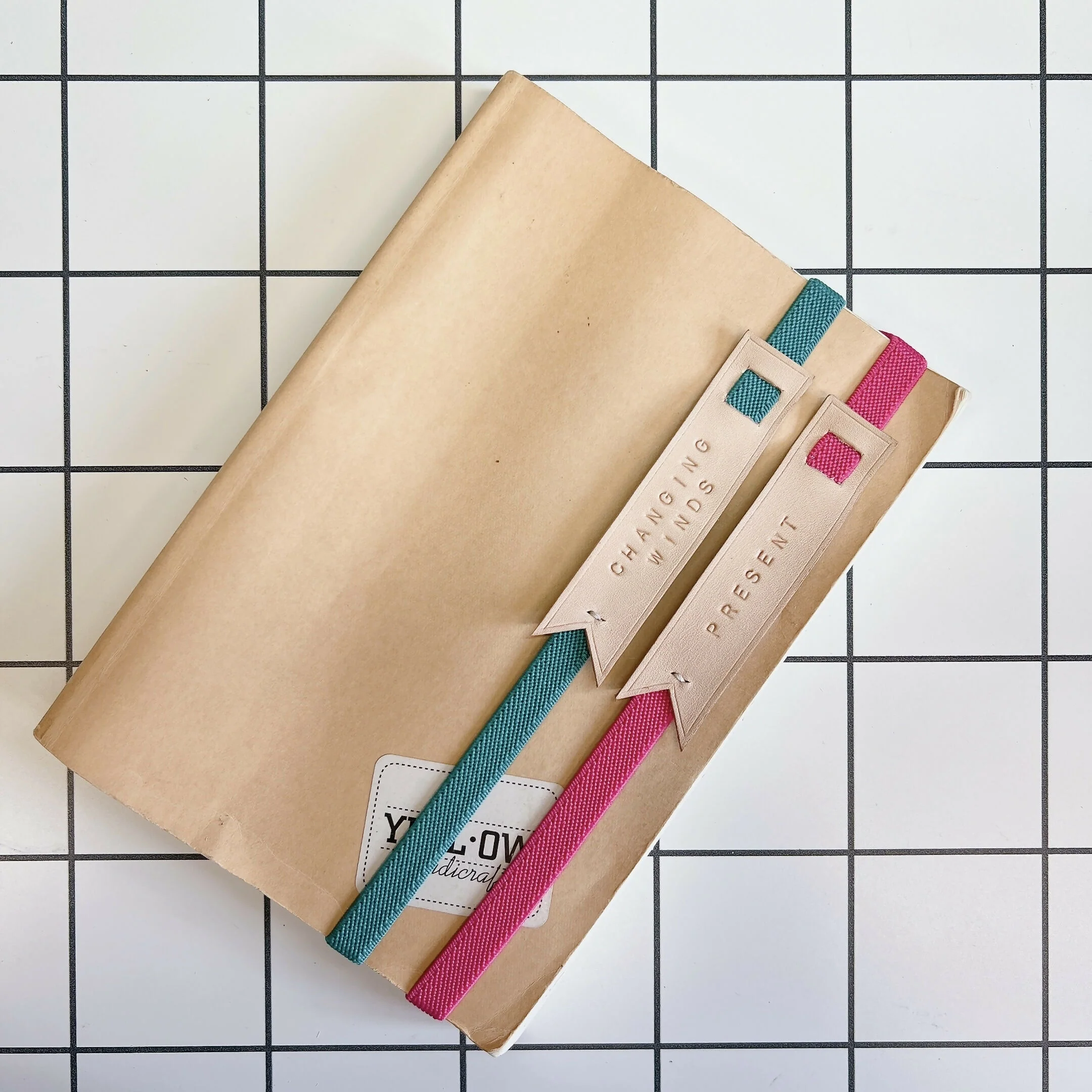 Rubber Strap Leather Elastic Bookmark - TRUST YOUR VIBES - Image 4