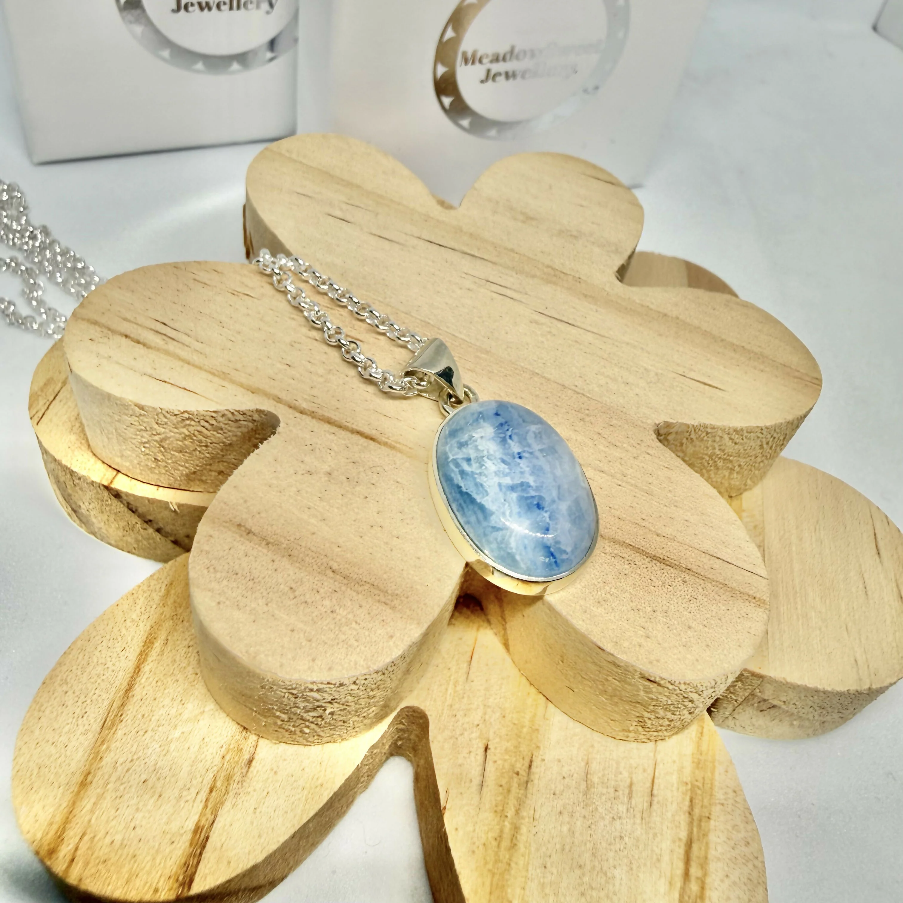 SCHEELITE NECKLACE