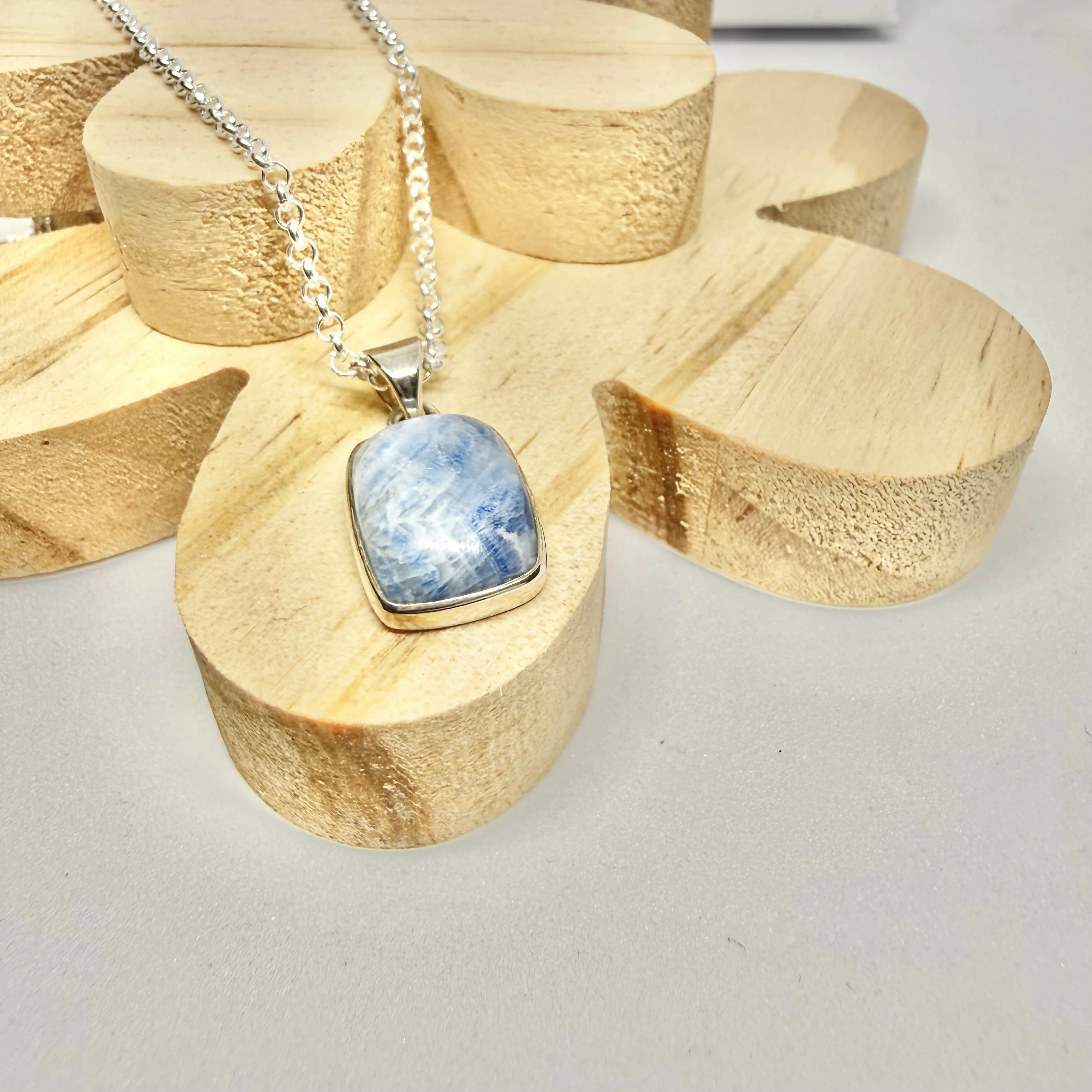 SCHEELITE RECTANGLE NECKLACE