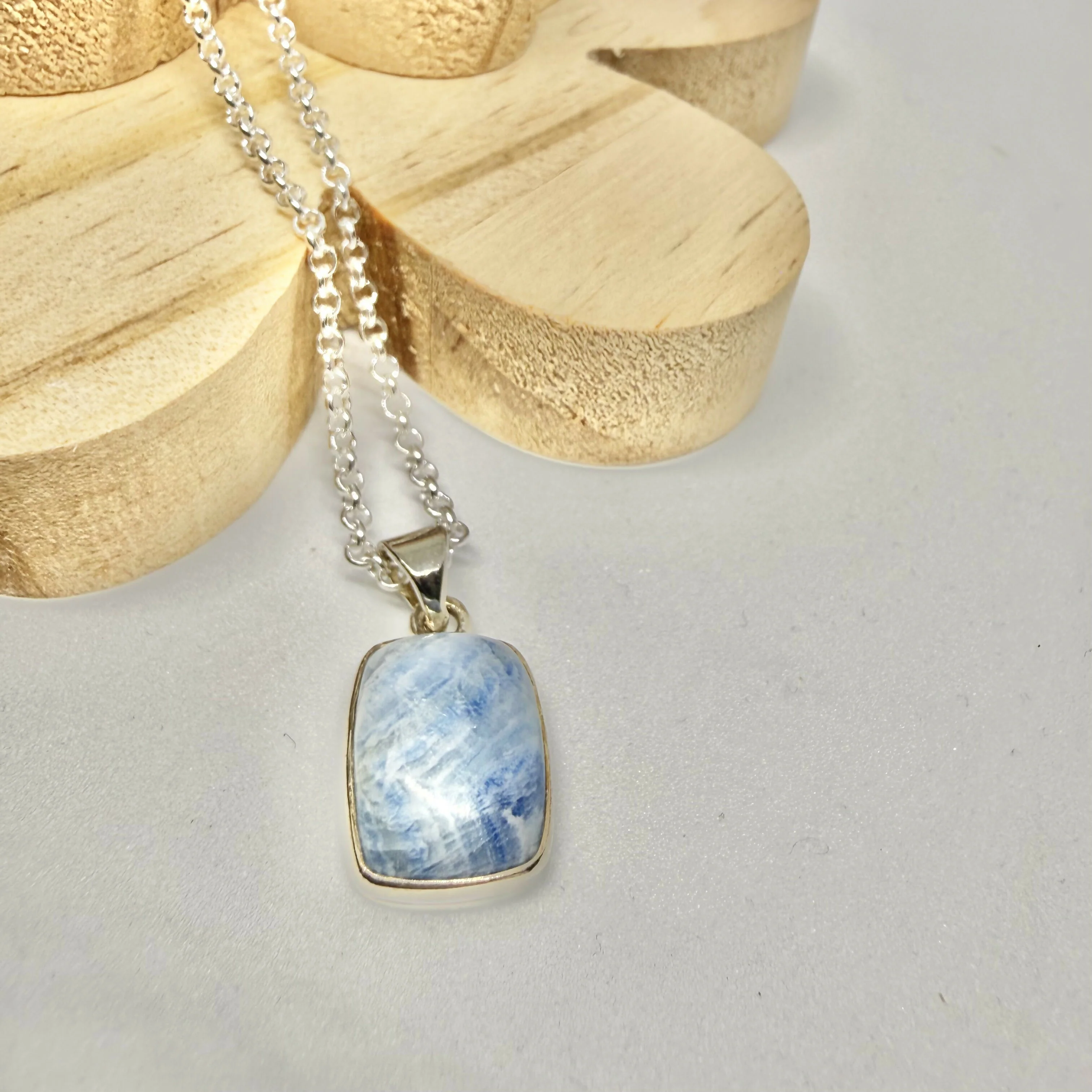 SCHEELITE RECTANGLE NECKLACE - Image 2