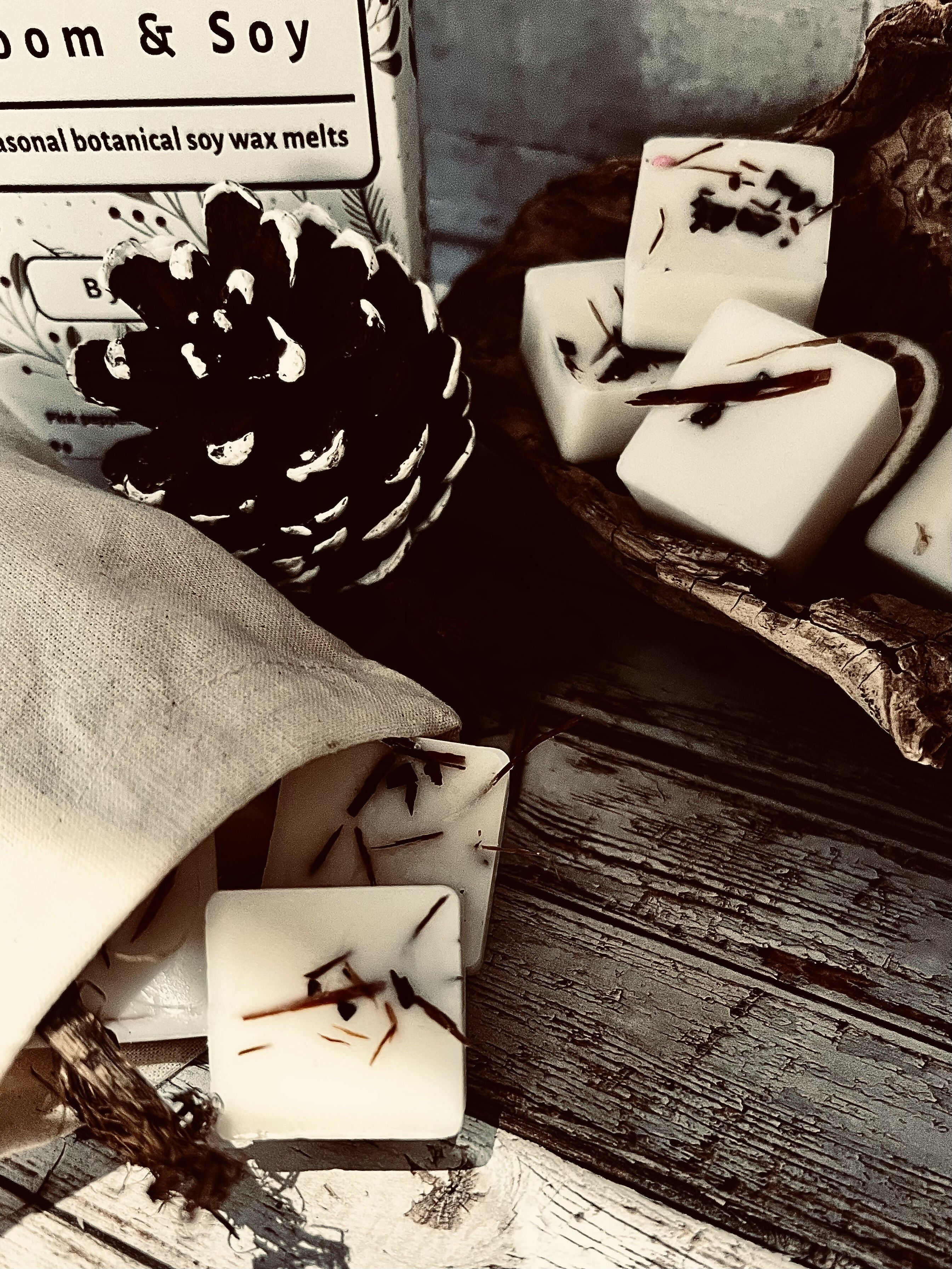 SIX BOTANICAL SOY WAX MELTS IN GIFT BOX - Image 11
