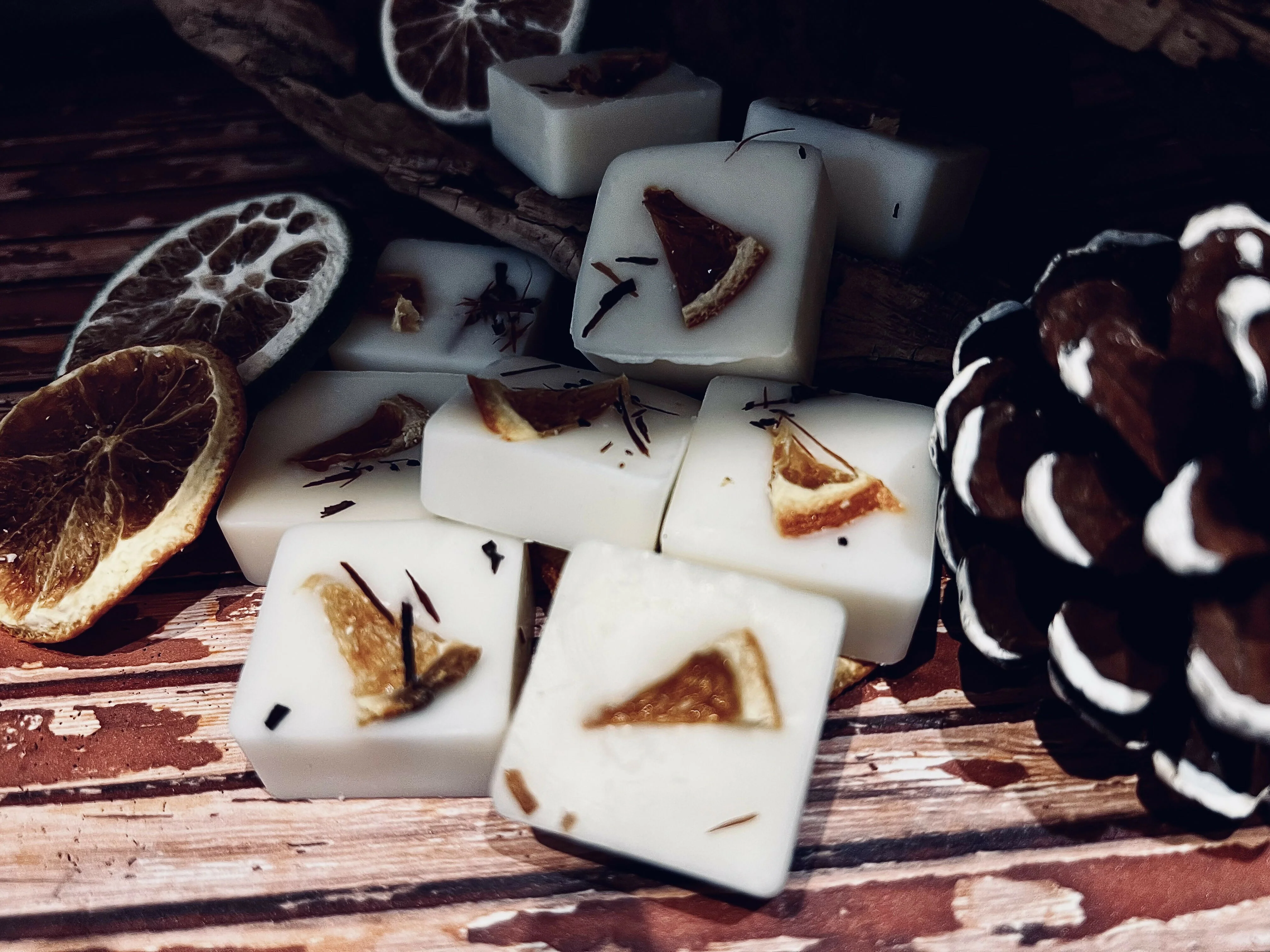 SIX BOTANICAL SOY WAX MELTS IN GIFT BOX - Image 15