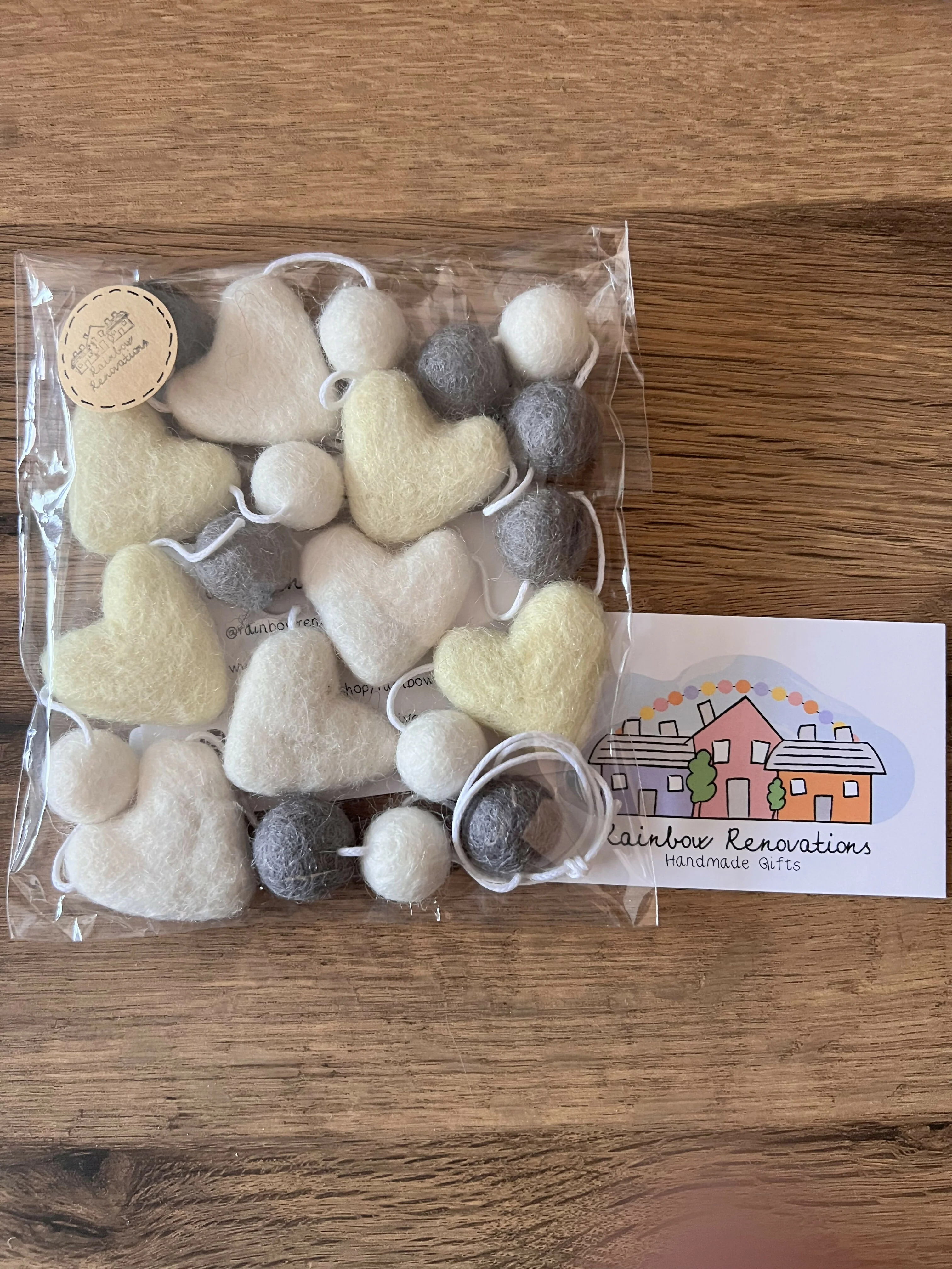 Small Felt Heart Garland - Image 2