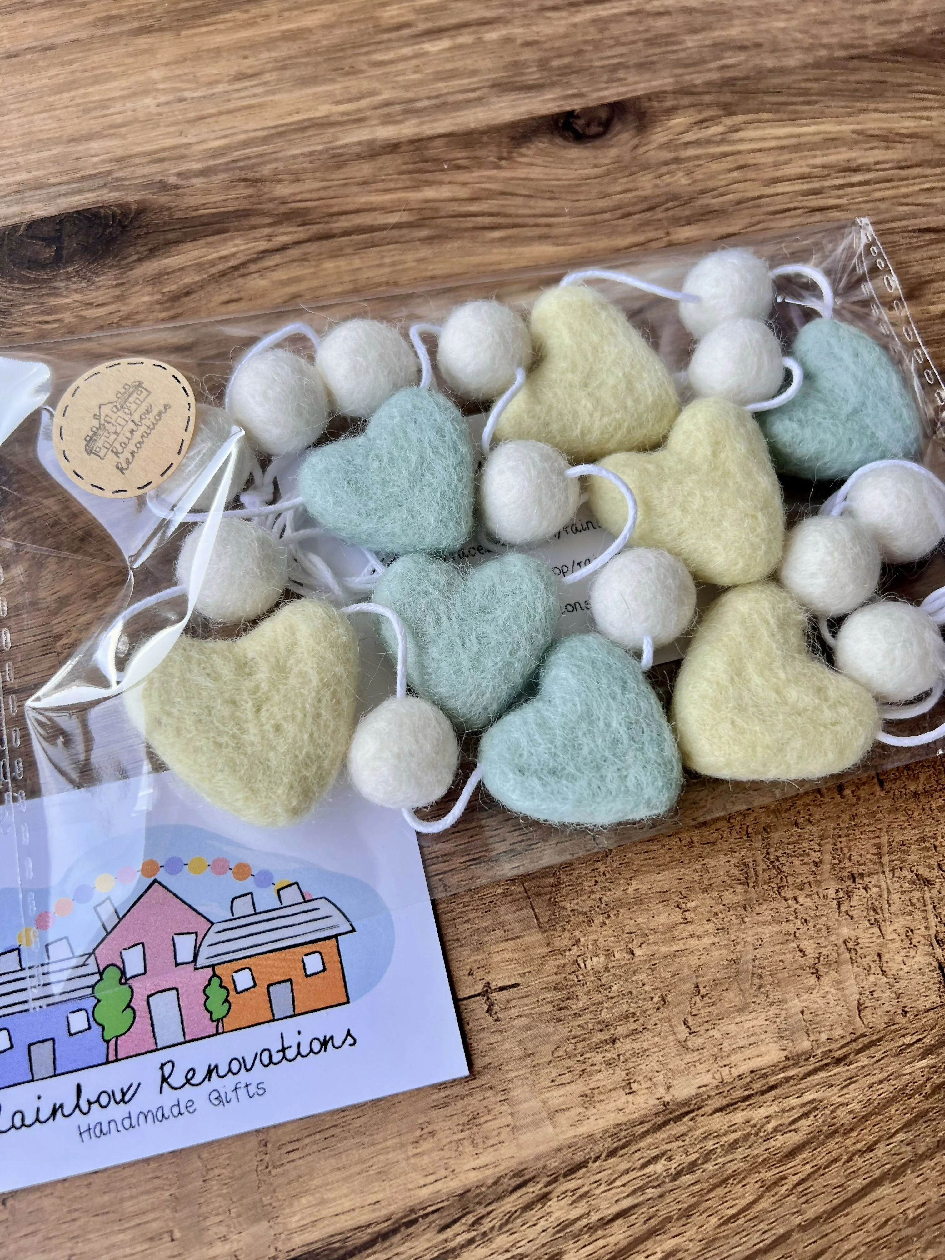 Small Felt Heart Garland - Image 3