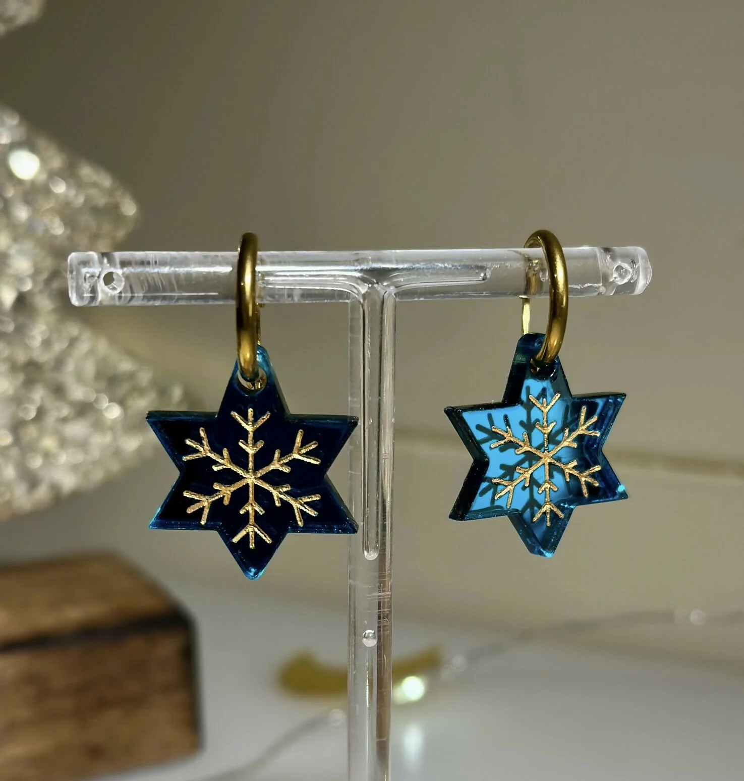 STAR HOOP WITH GOLD ENGRAVED SNOWFLAKE DESIGN - Image 5