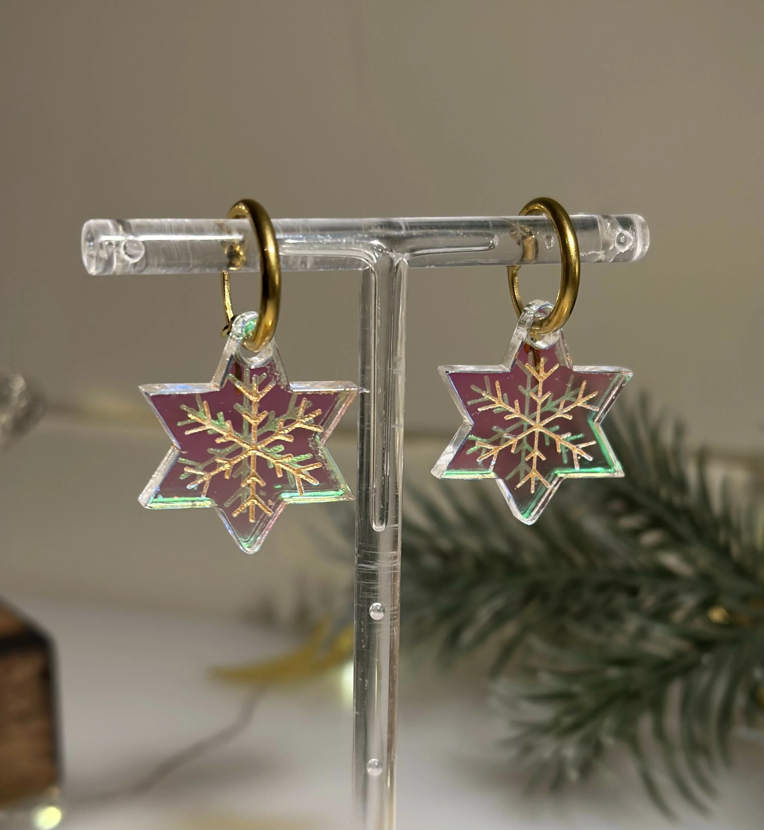 STAR HOOP WITH GOLD ENGRAVED SNOWFLAKE DESIGN - Image 6