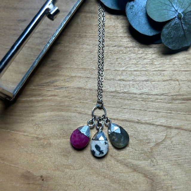 Stunning 3 FaceteStone Necklace
