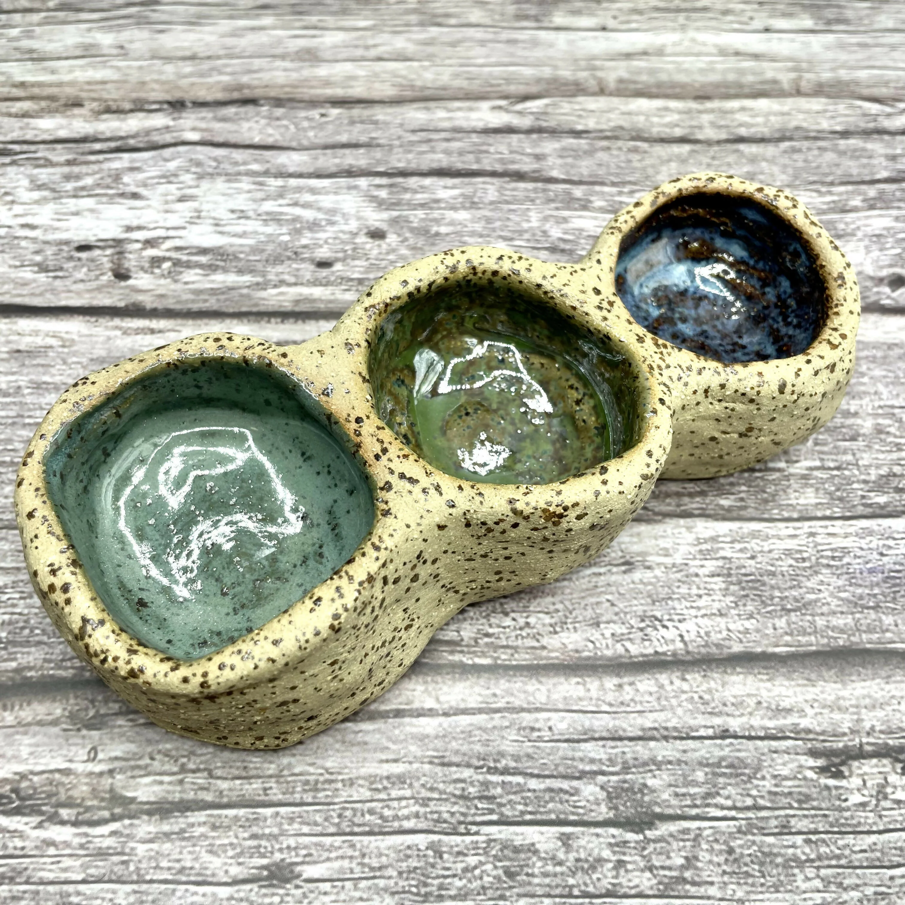 Triple Ceramic Pinch Pot – Rustic Stoneware Dish with Glazed Wells - Image 2