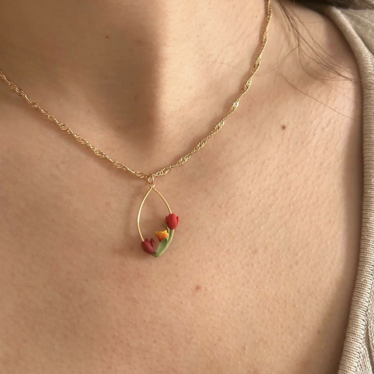 Tulip Flowers Necklace - Image 2