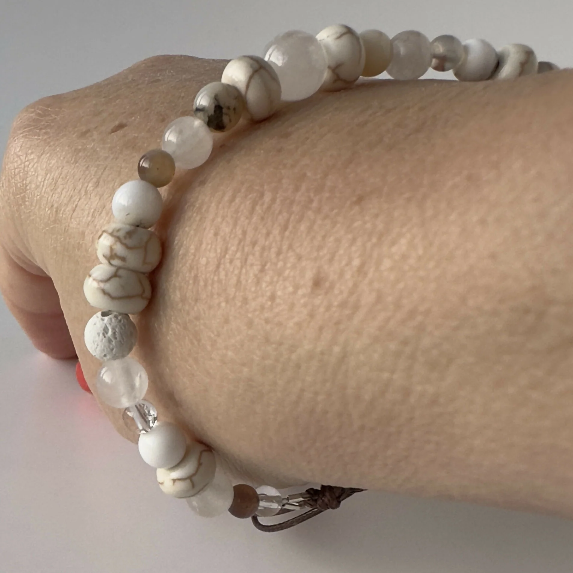 UNISEX HEALING CRYSTAL CROWN CHAKRA BRACELET WITH AROMATHERAPY BEADS - Image 5