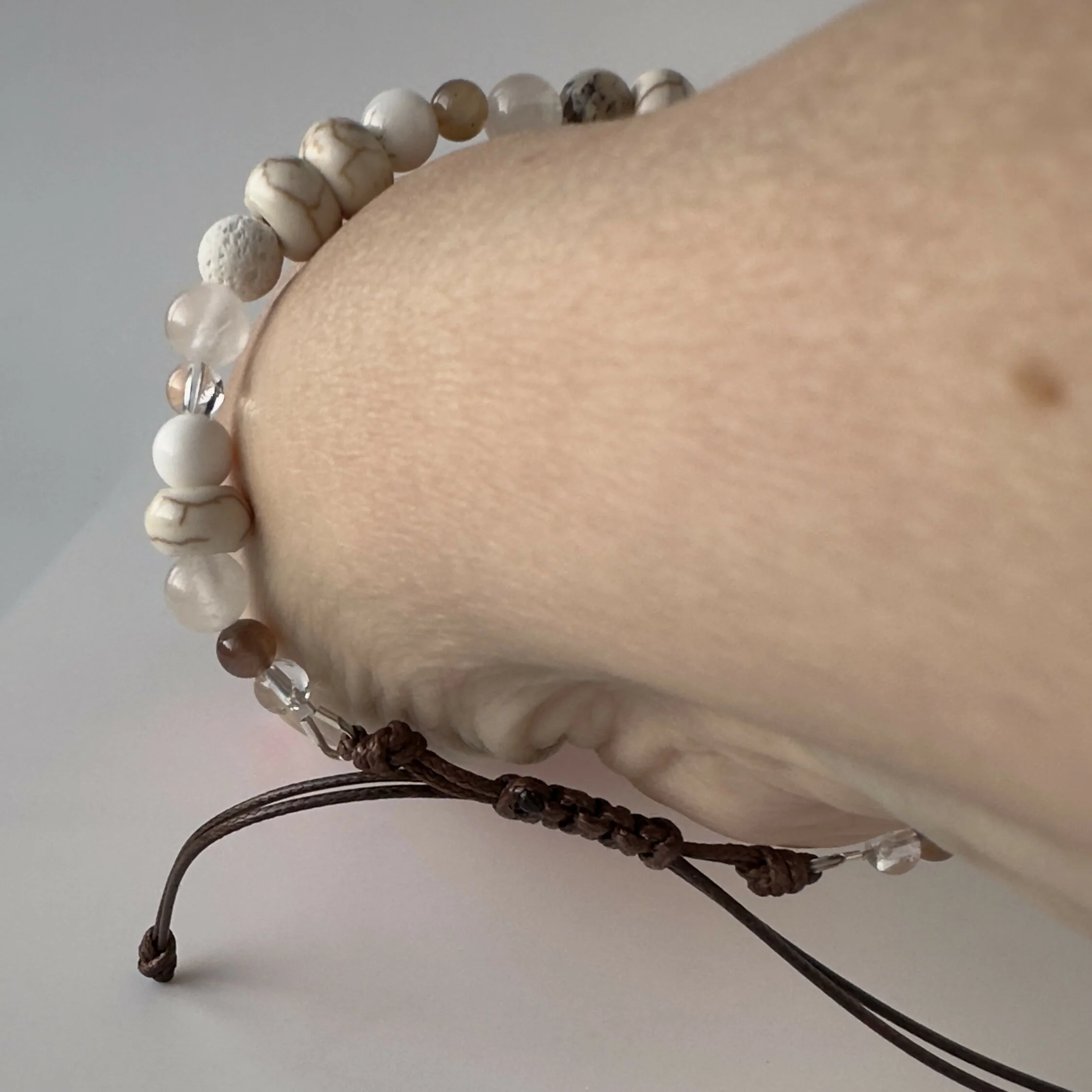 UNISEX HEALING CRYSTAL CROWN CHAKRA BRACELET WITH AROMATHERAPY BEADS - Image 6