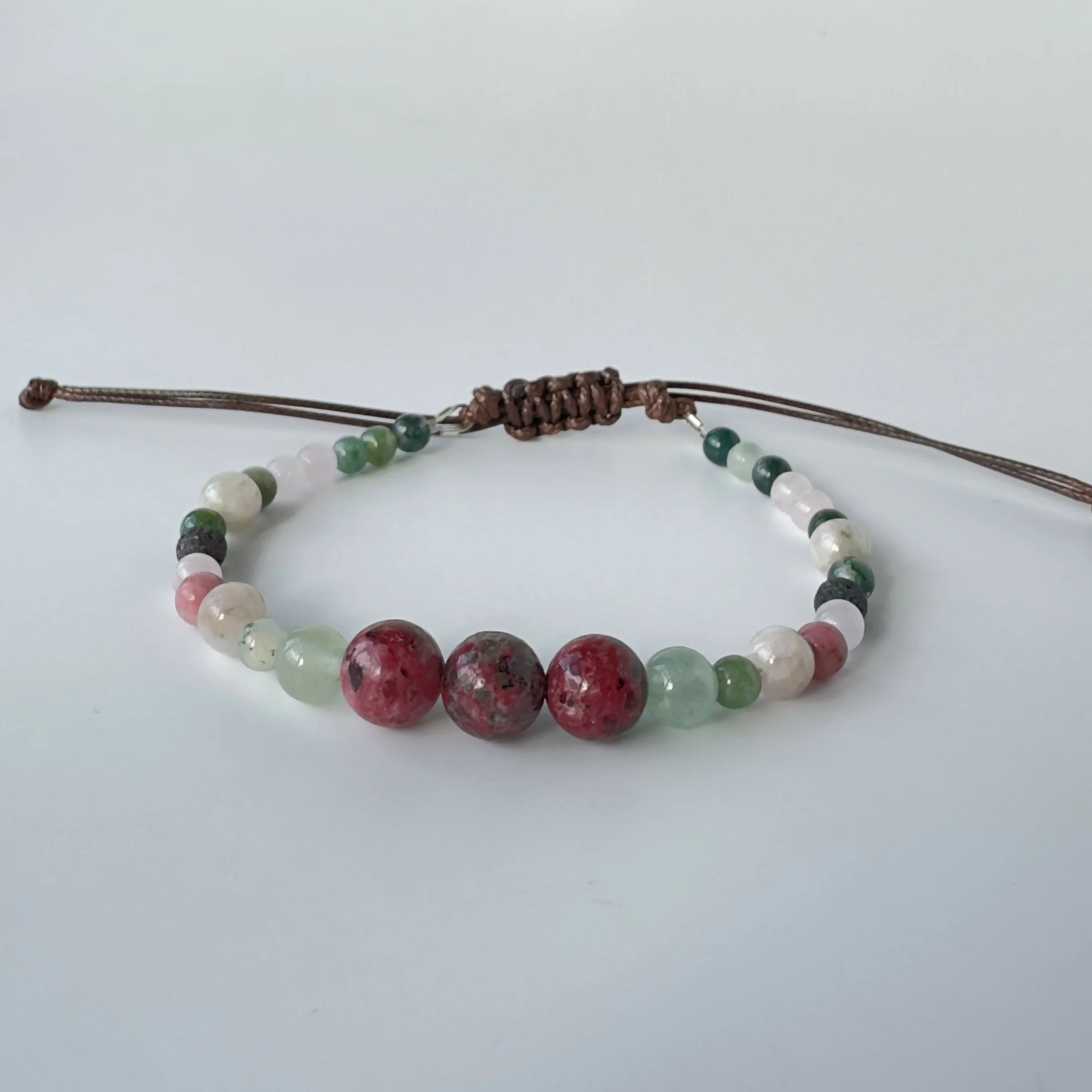 UNISEX HEALING CRYSTAL HEART CHAKRA BRACELET WITH AROMATHERAPY BEADS