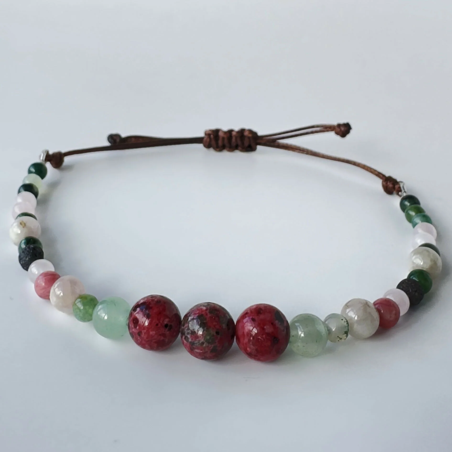 UNISEX HEALING CRYSTAL HEART CHAKRA BRACELET WITH AROMATHERAPY BEADS - Image 2