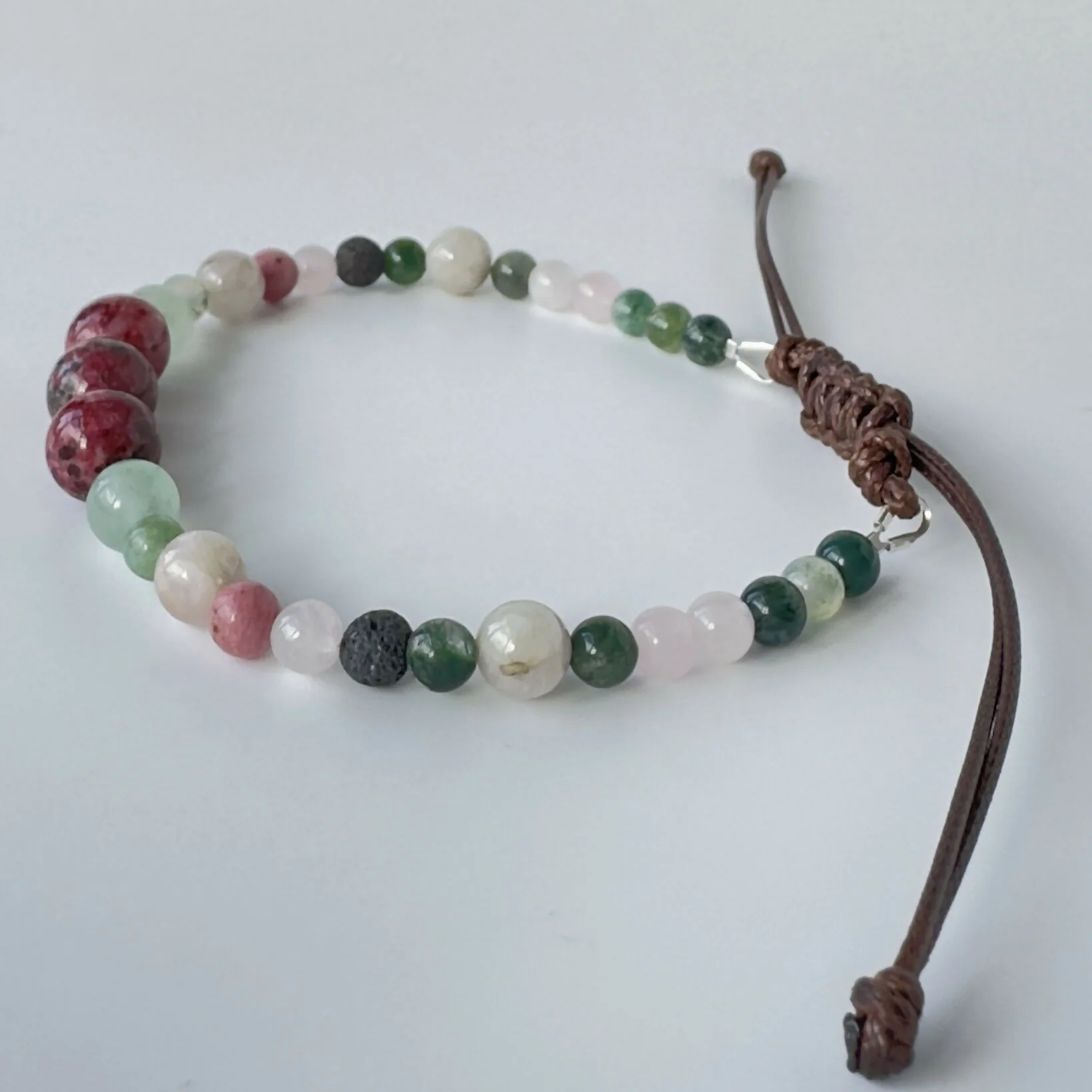 UNISEX HEALING CRYSTAL HEART CHAKRA BRACELET WITH AROMATHERAPY BEADS - Image 3