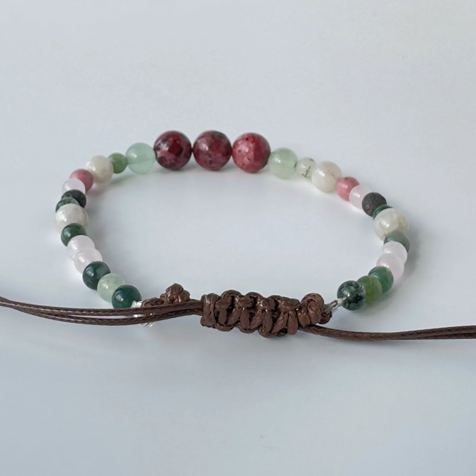 UNISEX HEALING CRYSTAL HEART CHAKRA BRACELET WITH AROMATHERAPY BEADS - Image 4