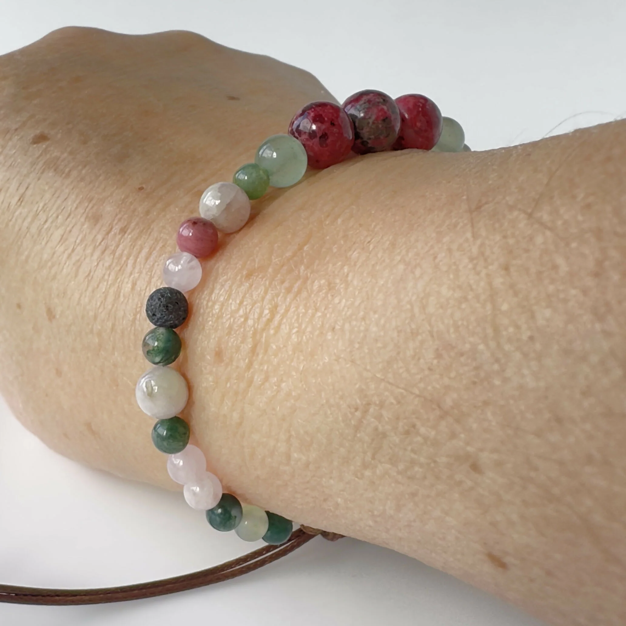 UNISEX HEALING CRYSTAL HEART CHAKRA BRACELET WITH AROMATHERAPY BEADS - Image 6