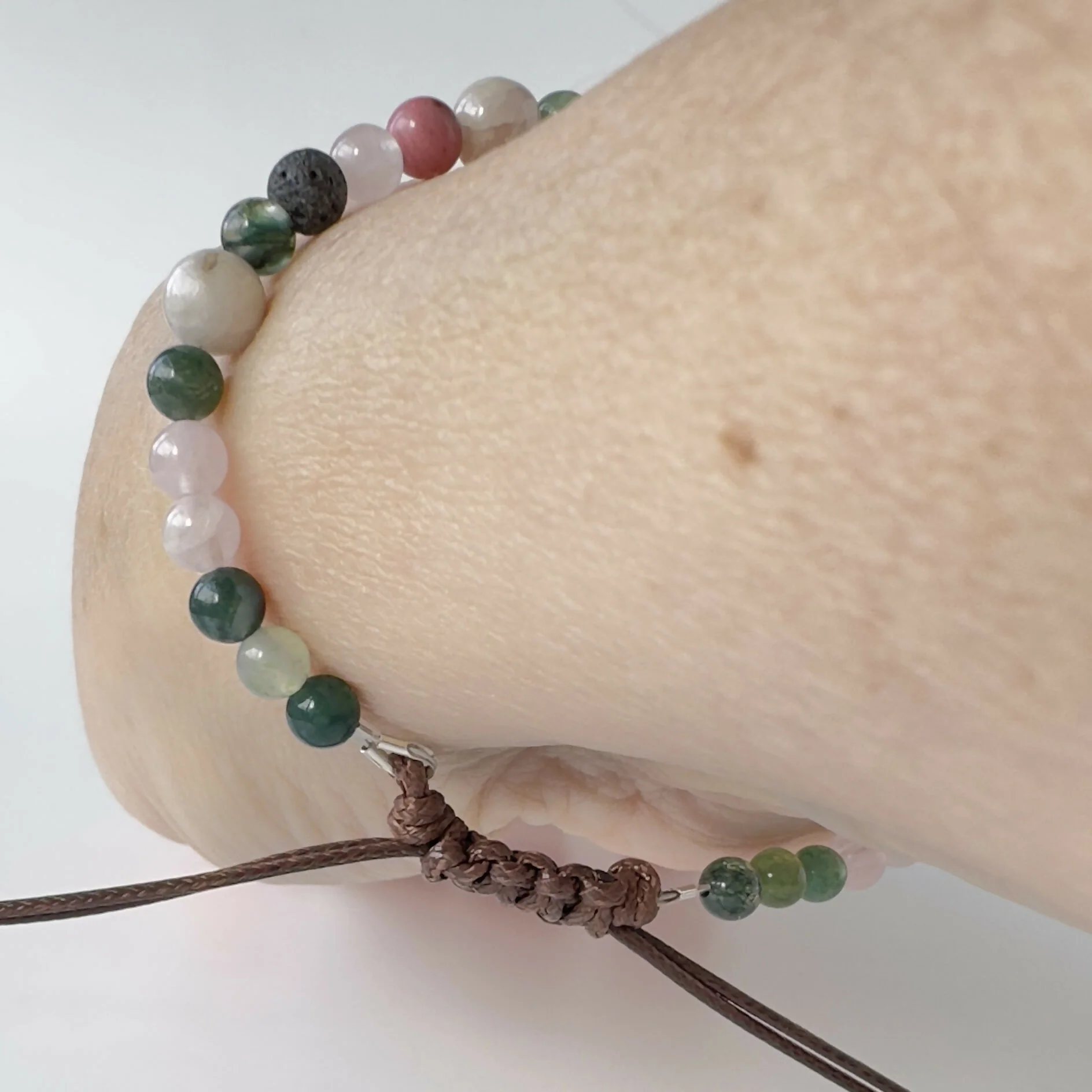 UNISEX HEALING CRYSTAL HEART CHAKRA BRACELET WITH AROMATHERAPY BEADS - Image 7
