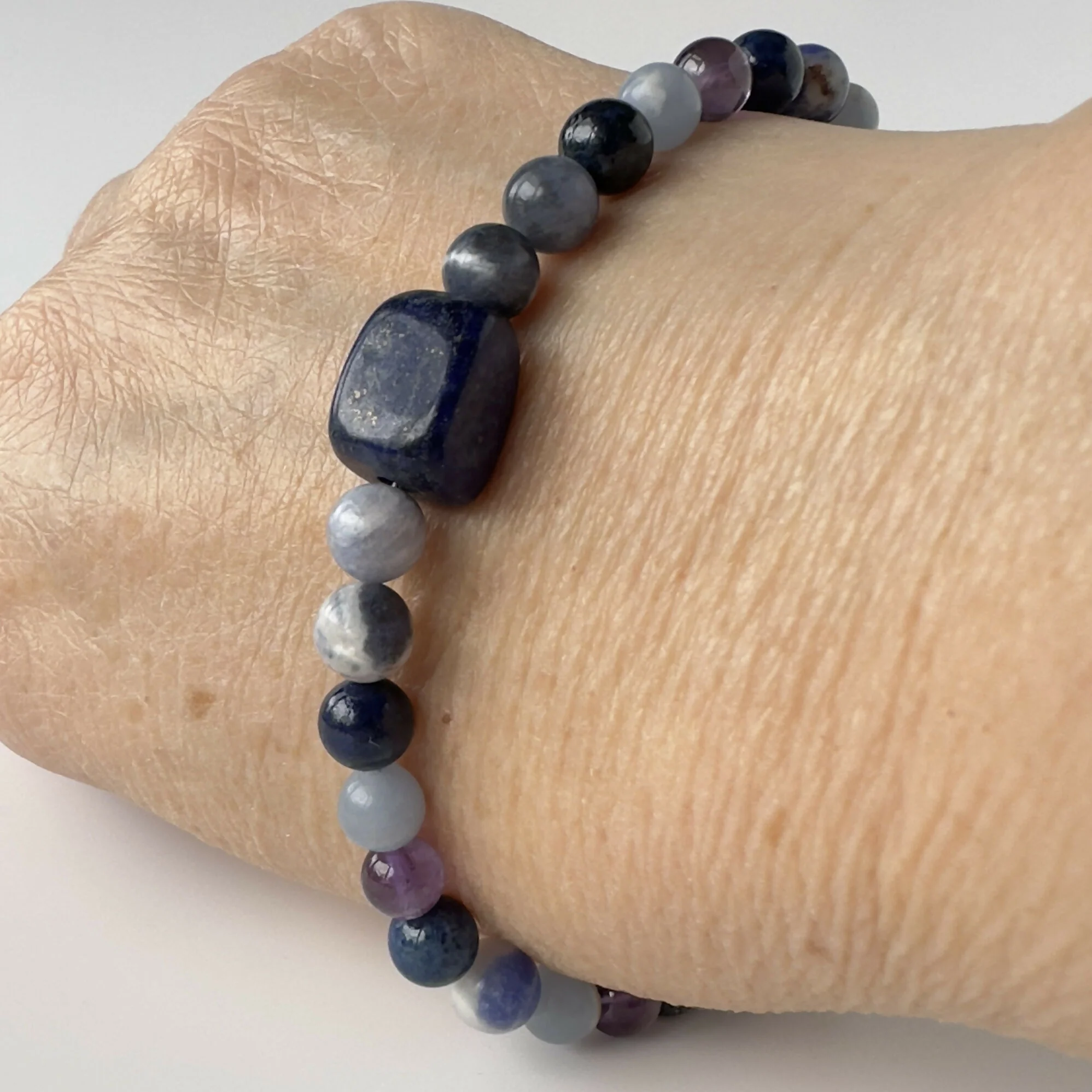 UNISEX HEALING CRYSTAL THROAT CHAKRA BRACELET WITH AROMATHERAPY BEADS - Image 5
