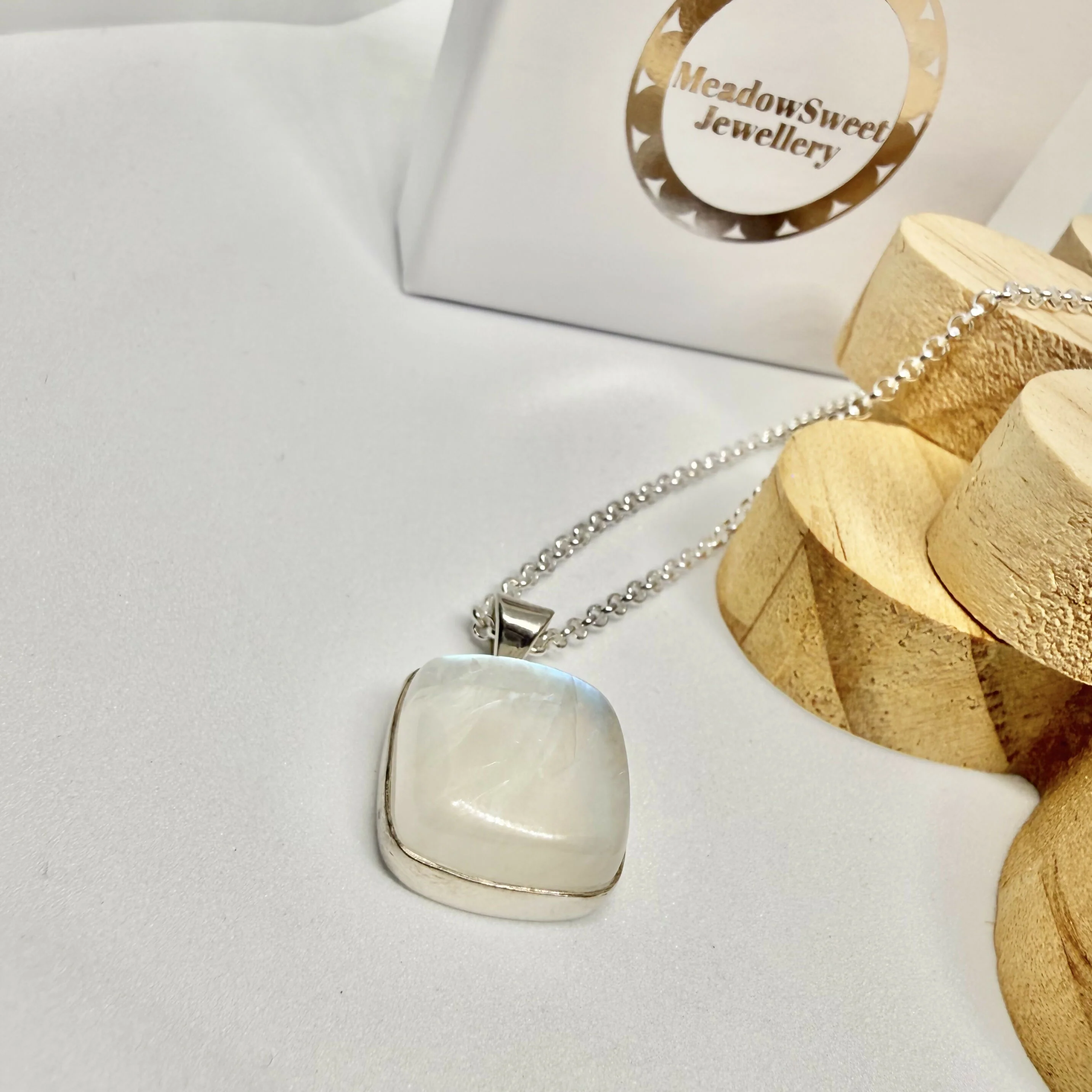 WHITE MOONSTONE NECKLACE - Image 2