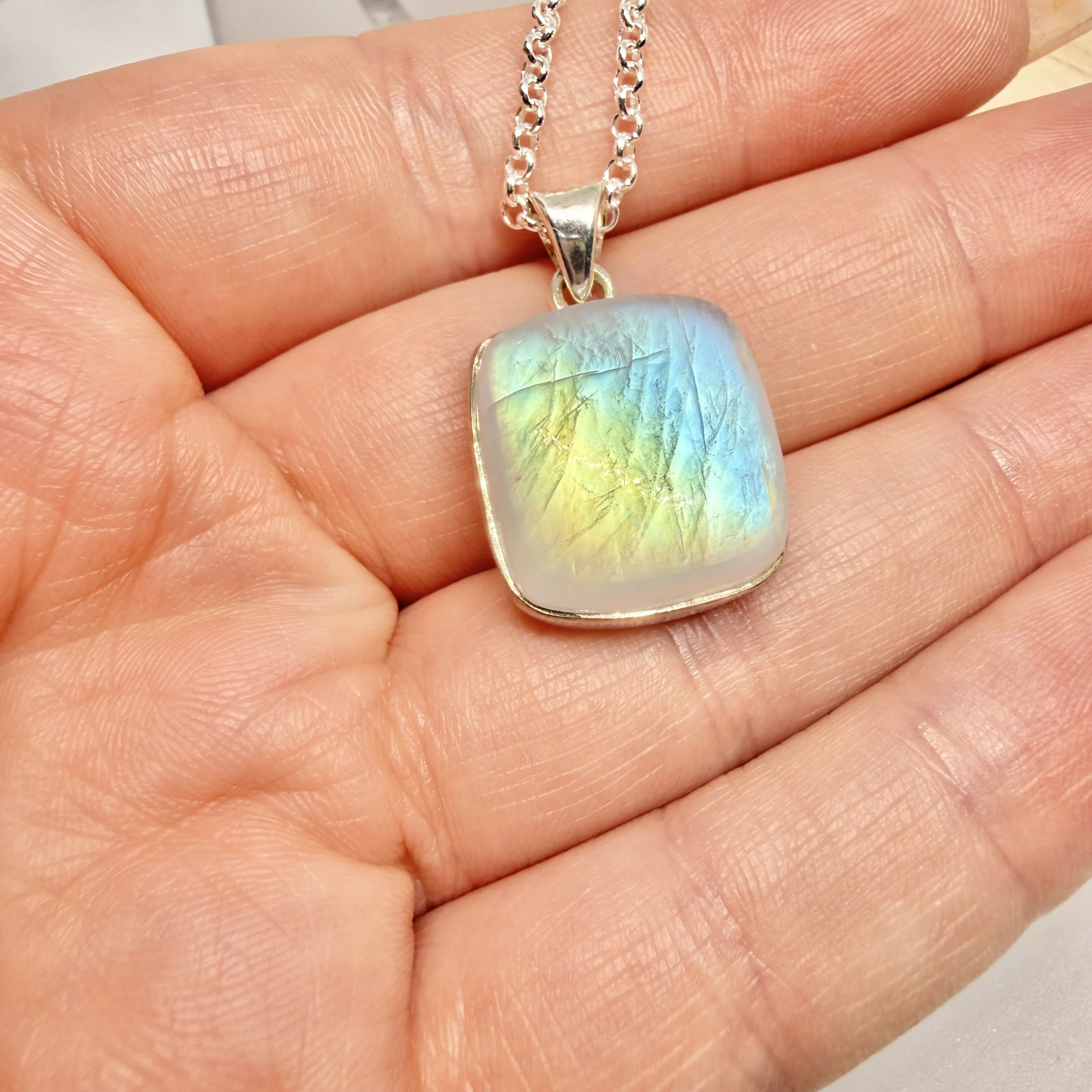 WHITE MOONSTONE NECKLACE - Image 3