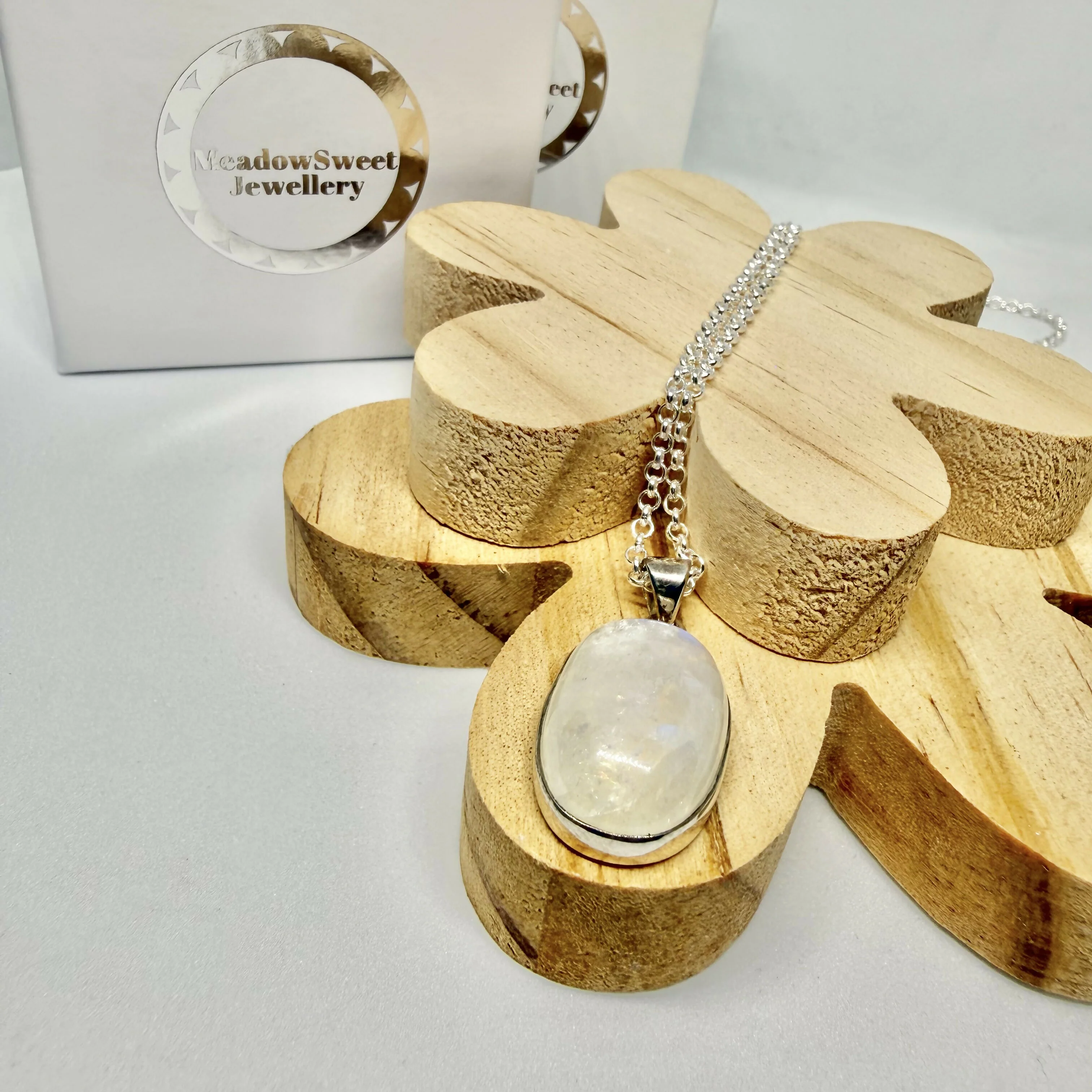 WHITE MOONSTONE NECKLACE