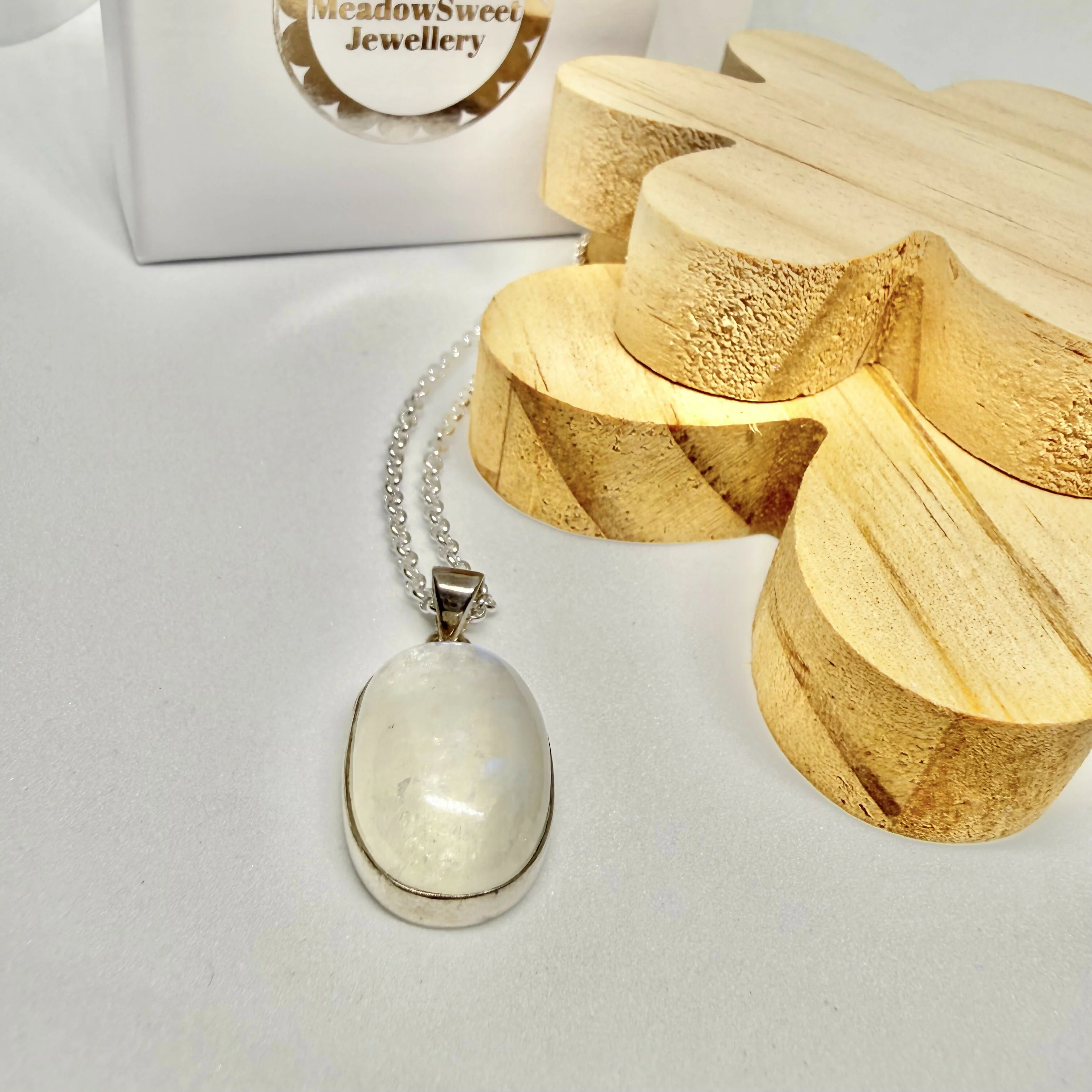 WHITE MOONSTONE NECKLACE - Image 2