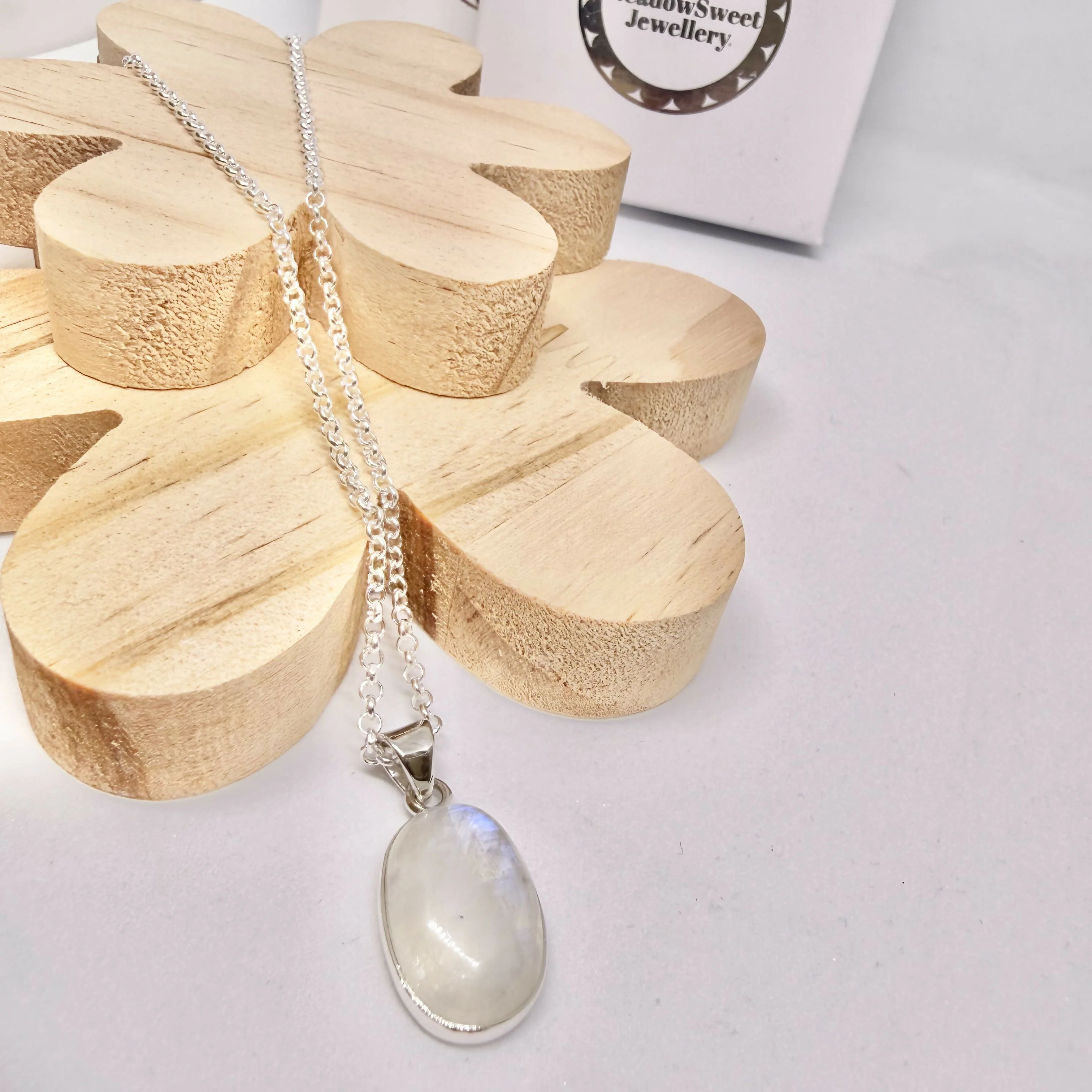 WHITE MOONSTONE OVAL NECKLACE - Image 2