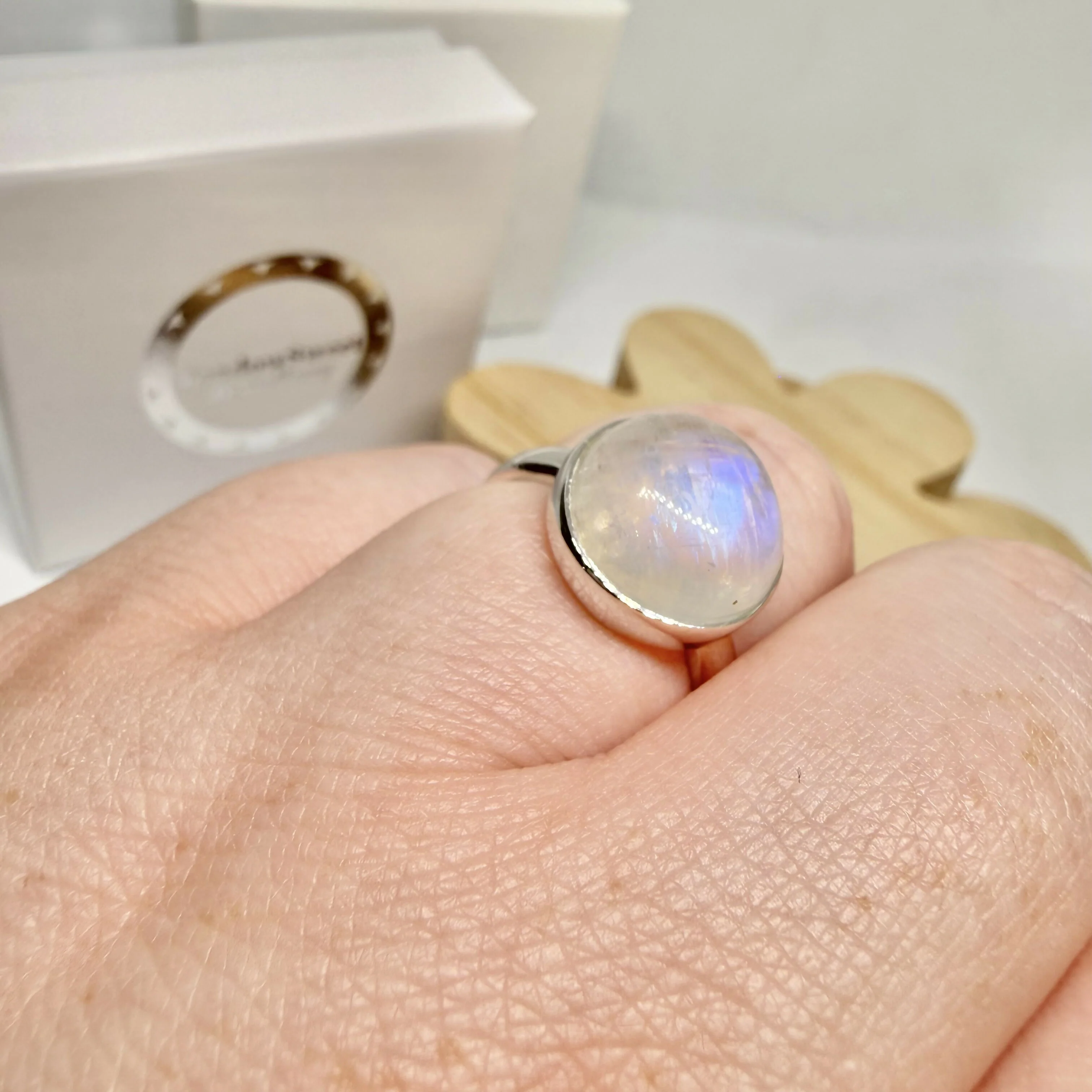 WHITE MOONSTONE RING SIZE Q - Image 4