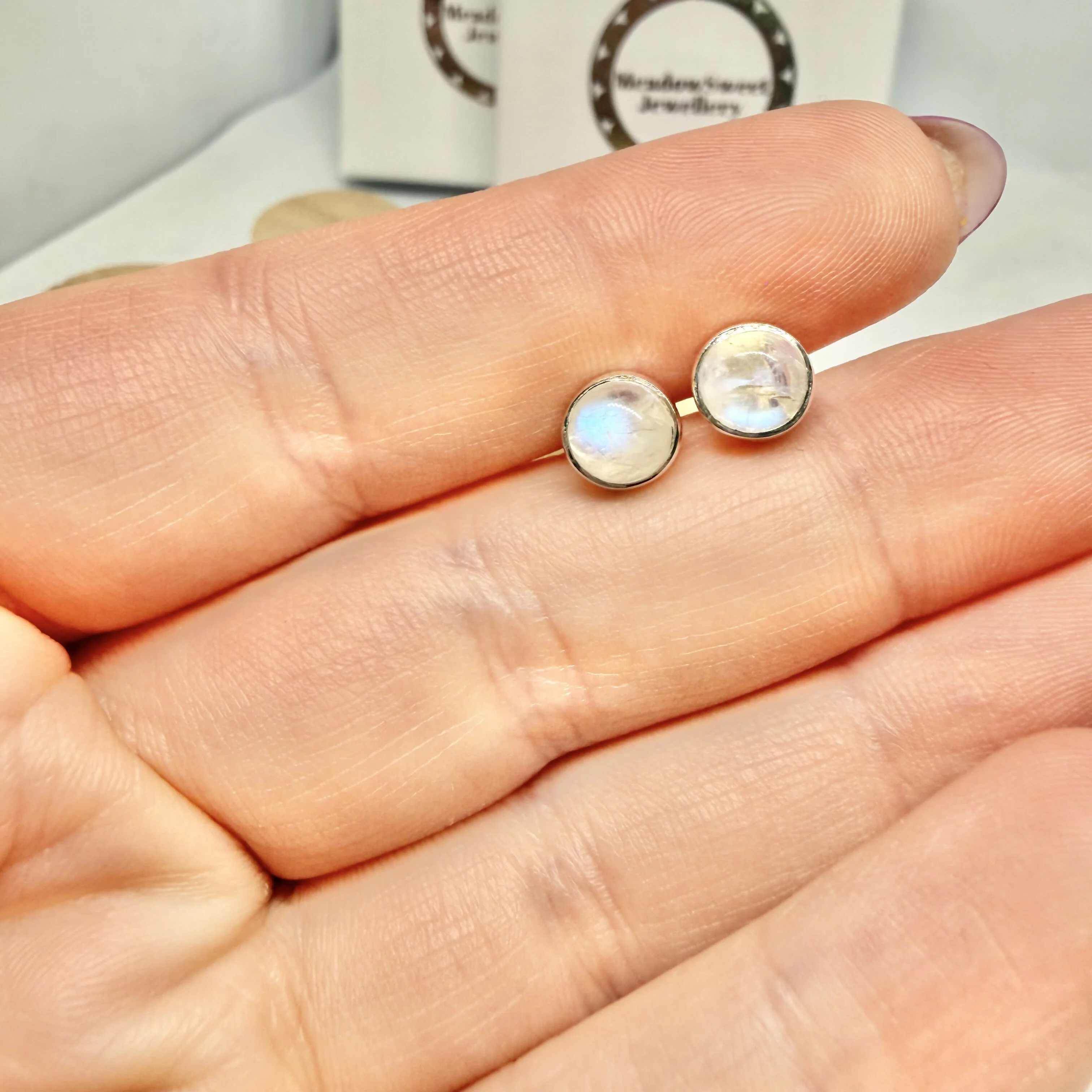 WHITE MOONSTONE STUD EARRINGS - Image 3