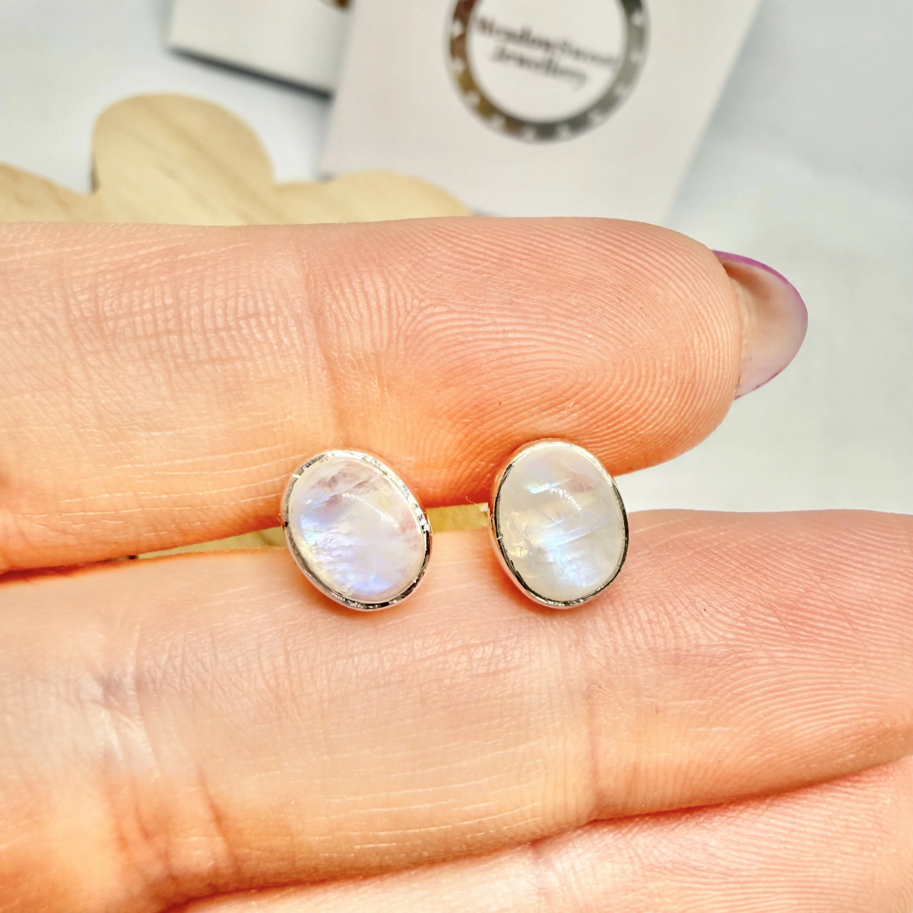 WHITE MOONSTONE STUD EARRINGS - Image 3