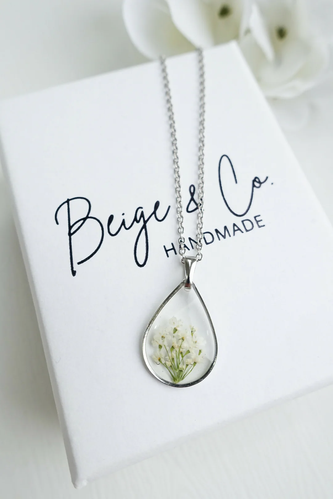 White Queen Anne Lace Necklace - Image 2