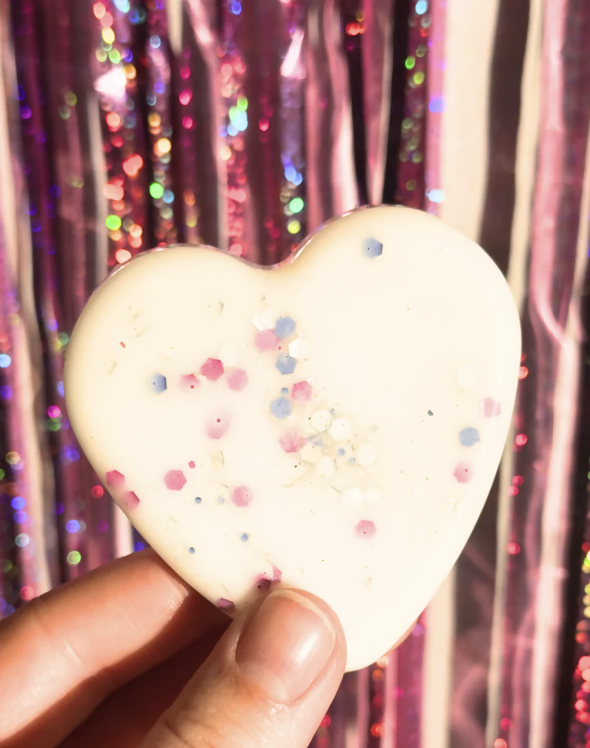 Who's That Wonderful Girl? - Parma Violets fragranced Snappy Heart Wax Melt - Image 2
