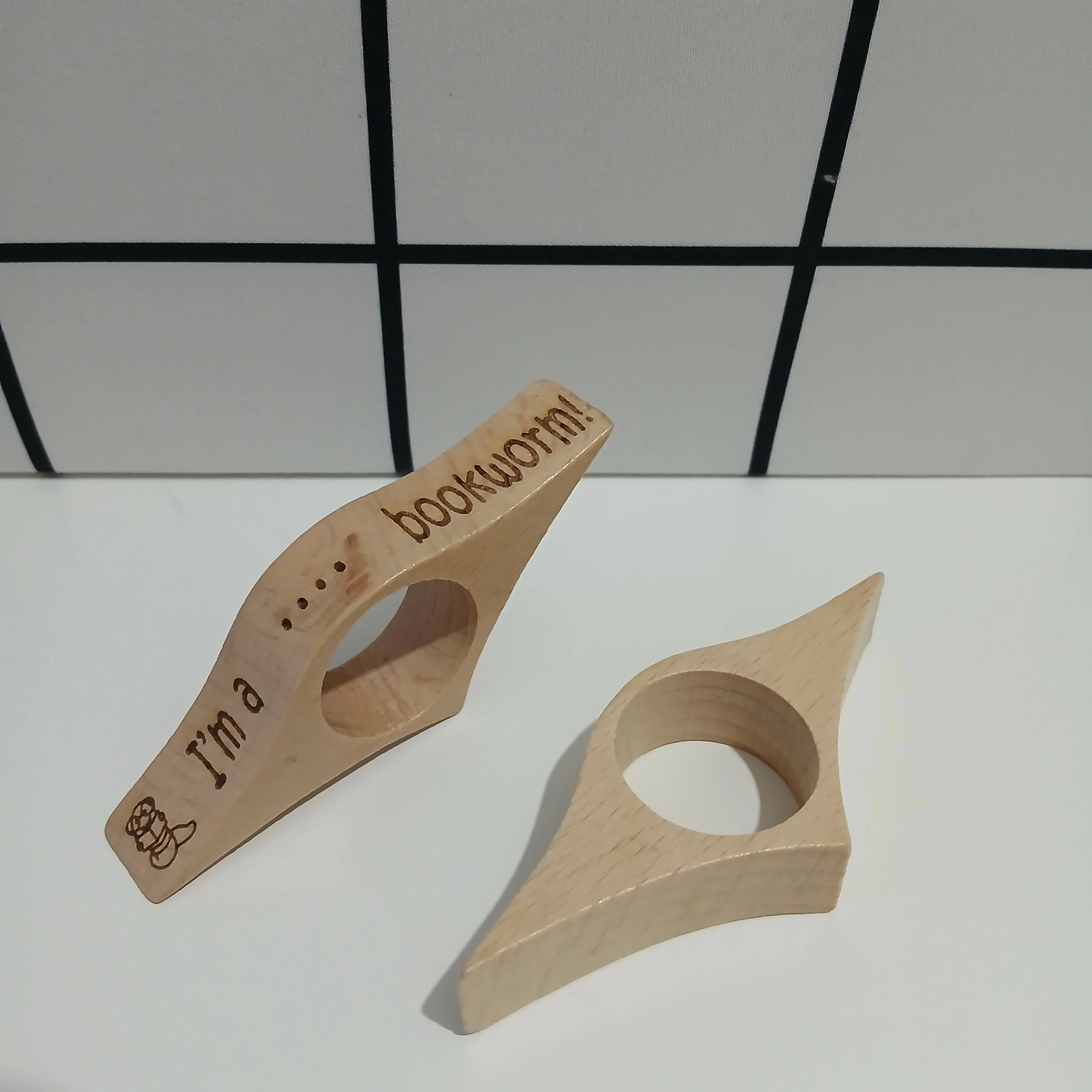 Wooden Thumb Bookmark Book Holder - I am a bookworm - Image 3